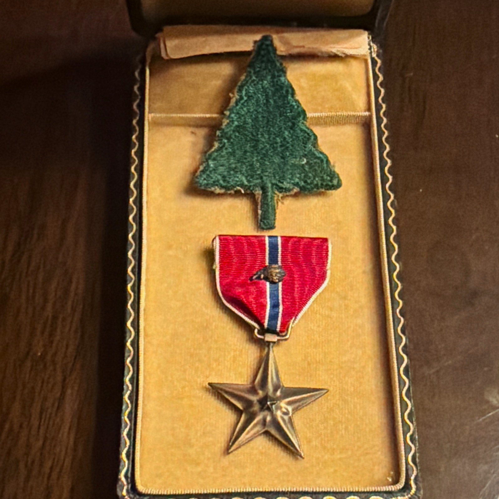 WWII US Original NAMED Bronze Star Medal in Presentation Case
