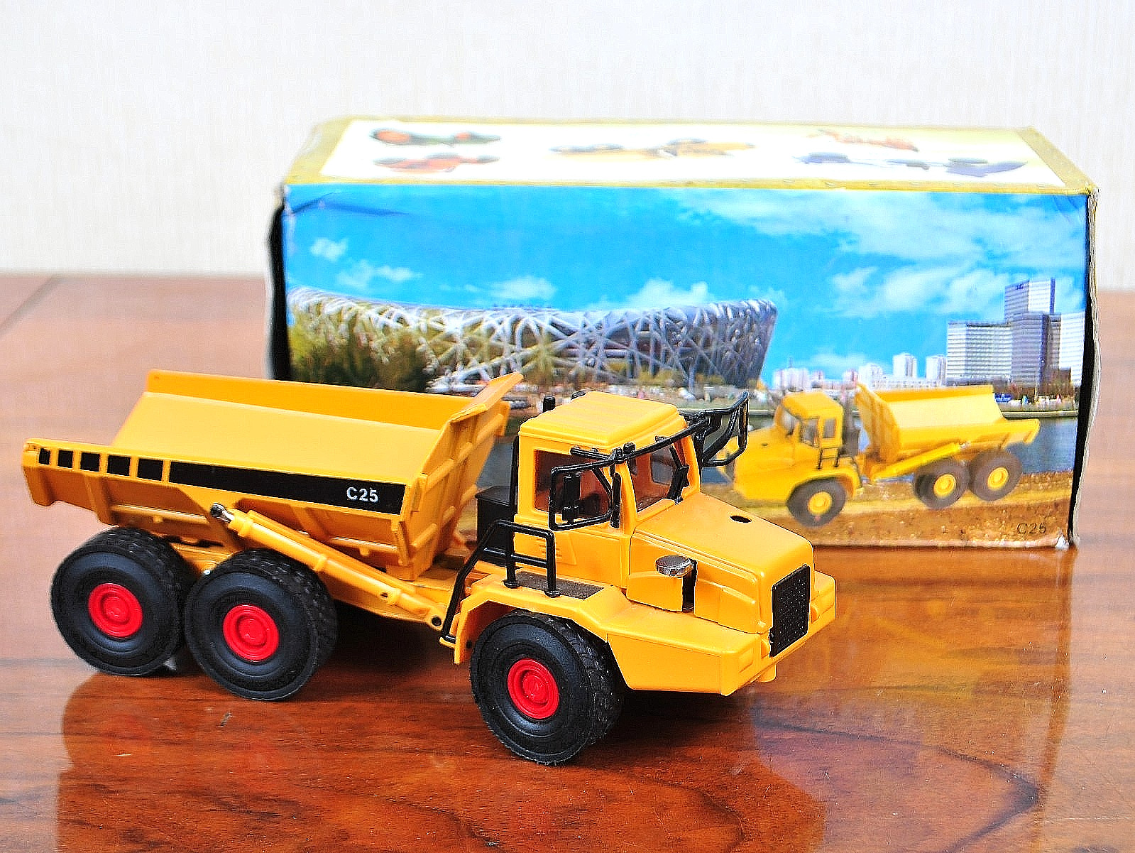 RAR vintage fully functional new in box gas Lighter in the shape of Dump Truck
