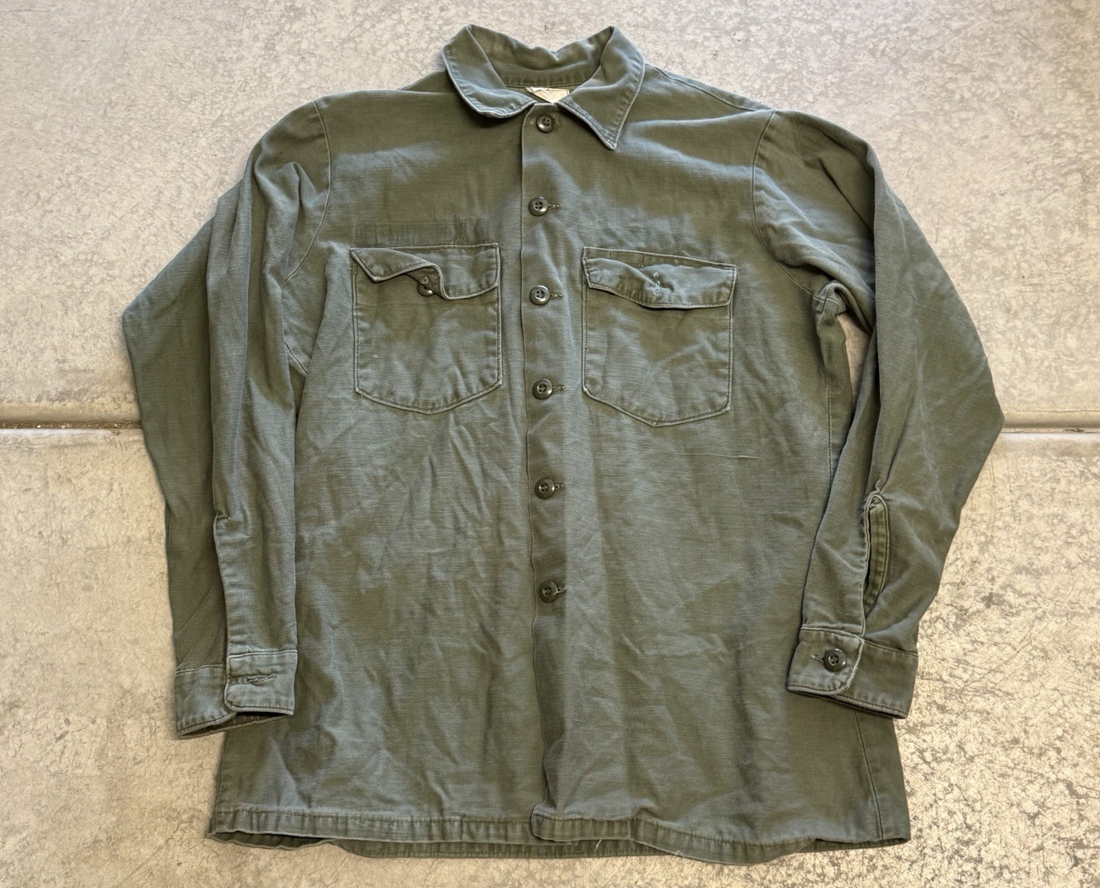 True Vintage 1960’s OG-107 Sateen Green Button Up Army Military Shirt L USA