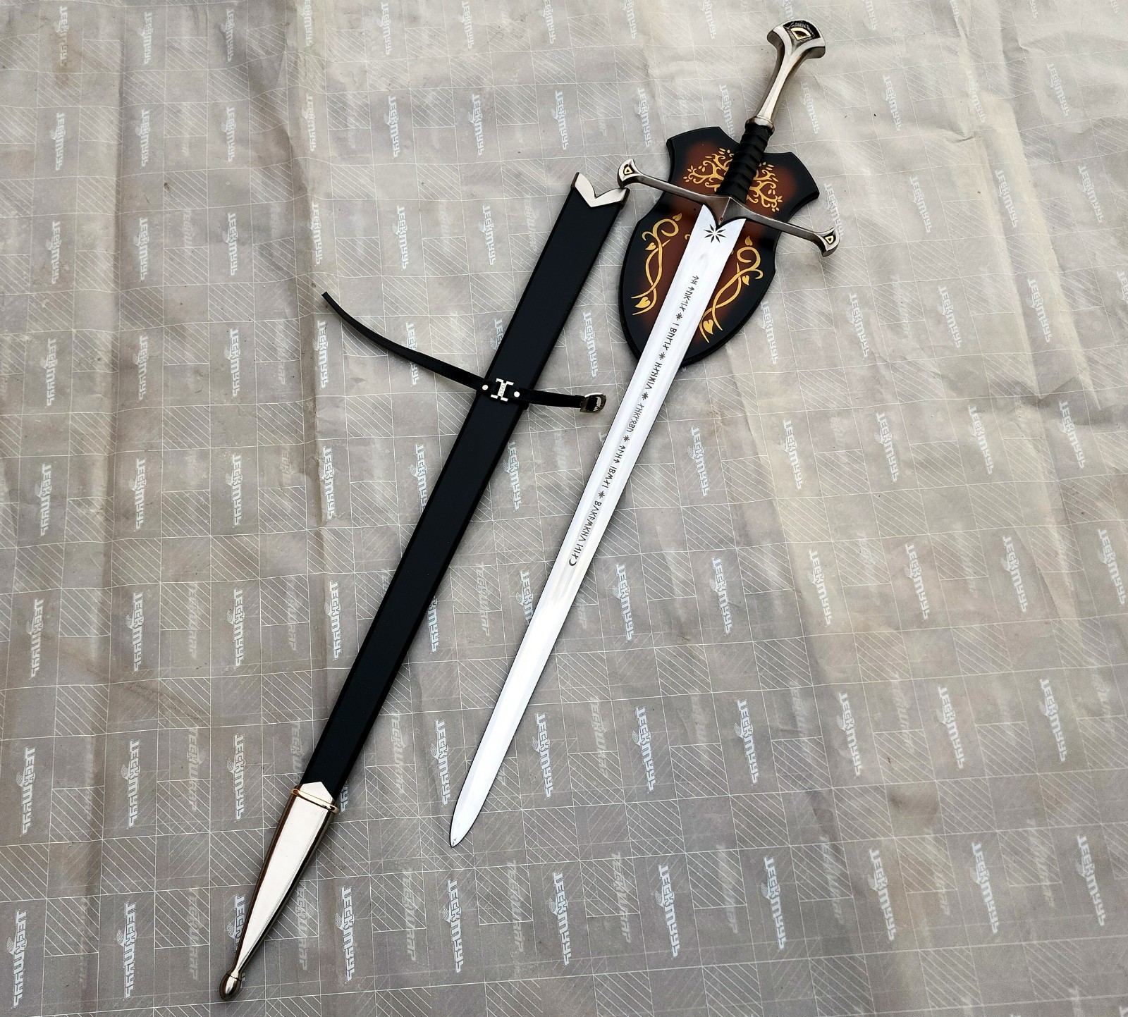 Anduril Sword of Aragorn With Free Scabbard and Wall Mount