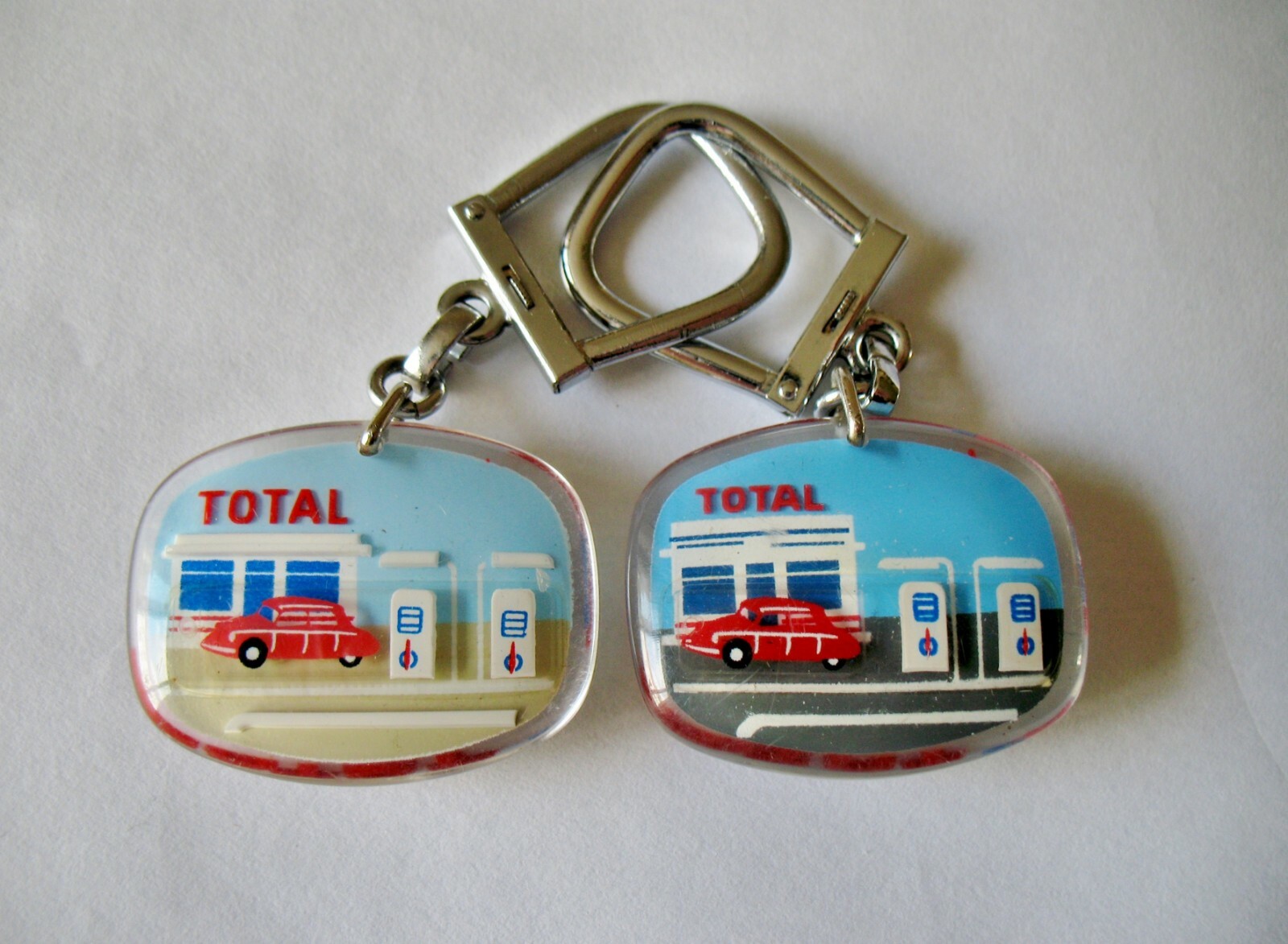 TOTAL Vintage Keychain - RARE - Beige Track - Grey Track - Animated Citroen DS