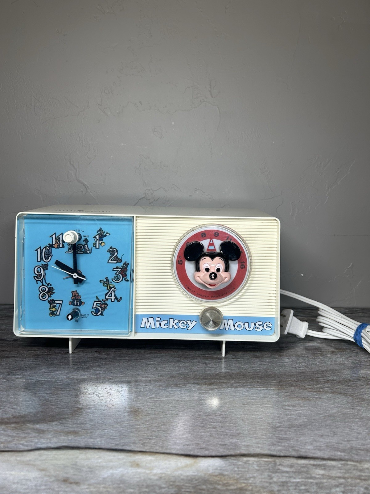 USED Vintage 1960s GE Mickey Mouse Disney AM Clock Radio Youth Electronics