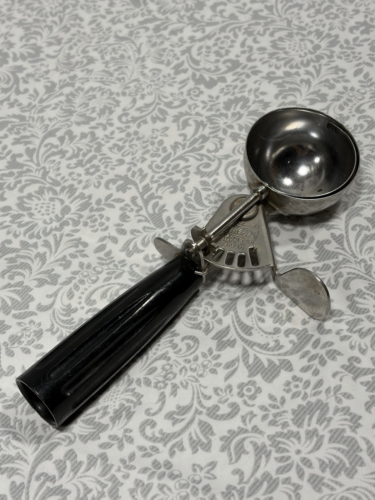 Vintage Halco Ice Cream Scooper 18-8 Model 31 Stainless Steel Thumb Press Vintage Halco Ice Cream Scooper 18-8 Model 31 Stainless Steel Thumb Press