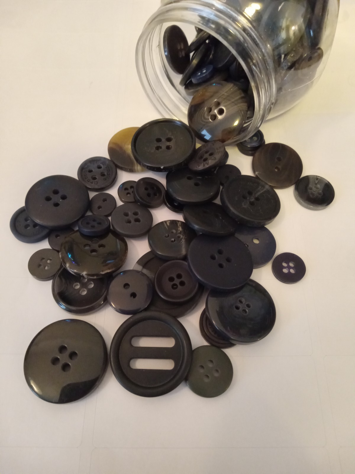 Buttons Different Shaped And Sized As Shown 130 + Pcs 