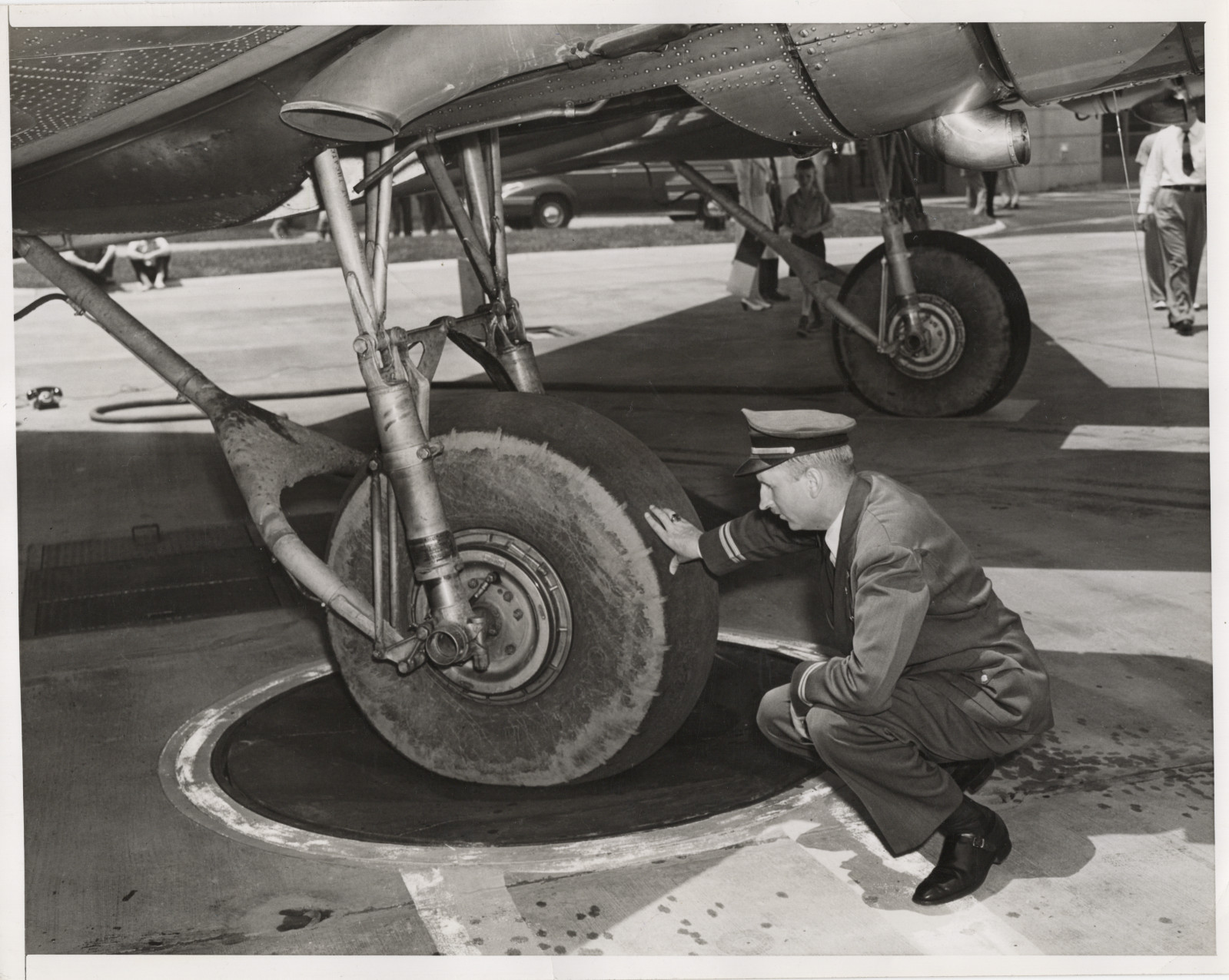 Airliner Ground Turntable - Vintage NEA Wire Photo 7x9