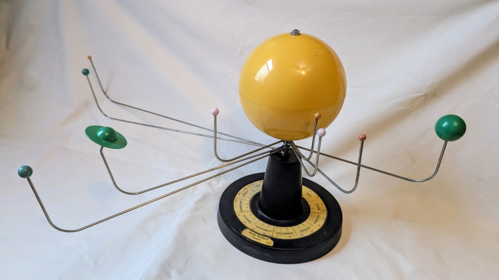 VINTAGE HUBBARD SCIENTIFIC #200 SOLAR SYSTEM MODEL