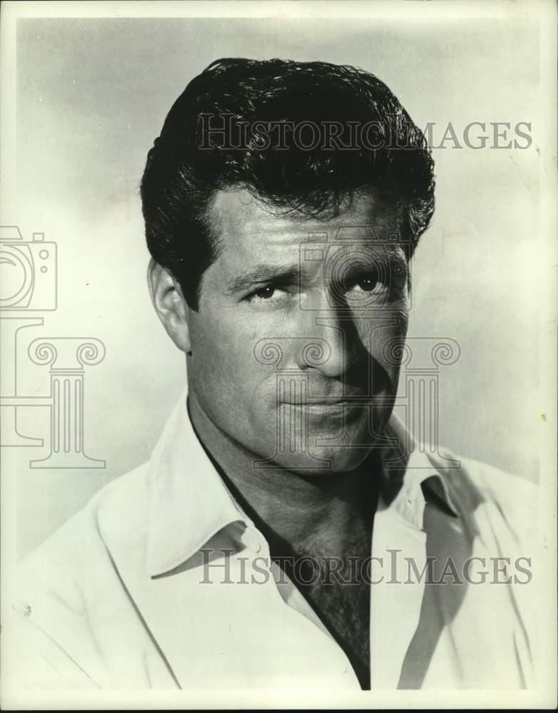 1968 Press Photo Actor Hugh O'Brian stars in 