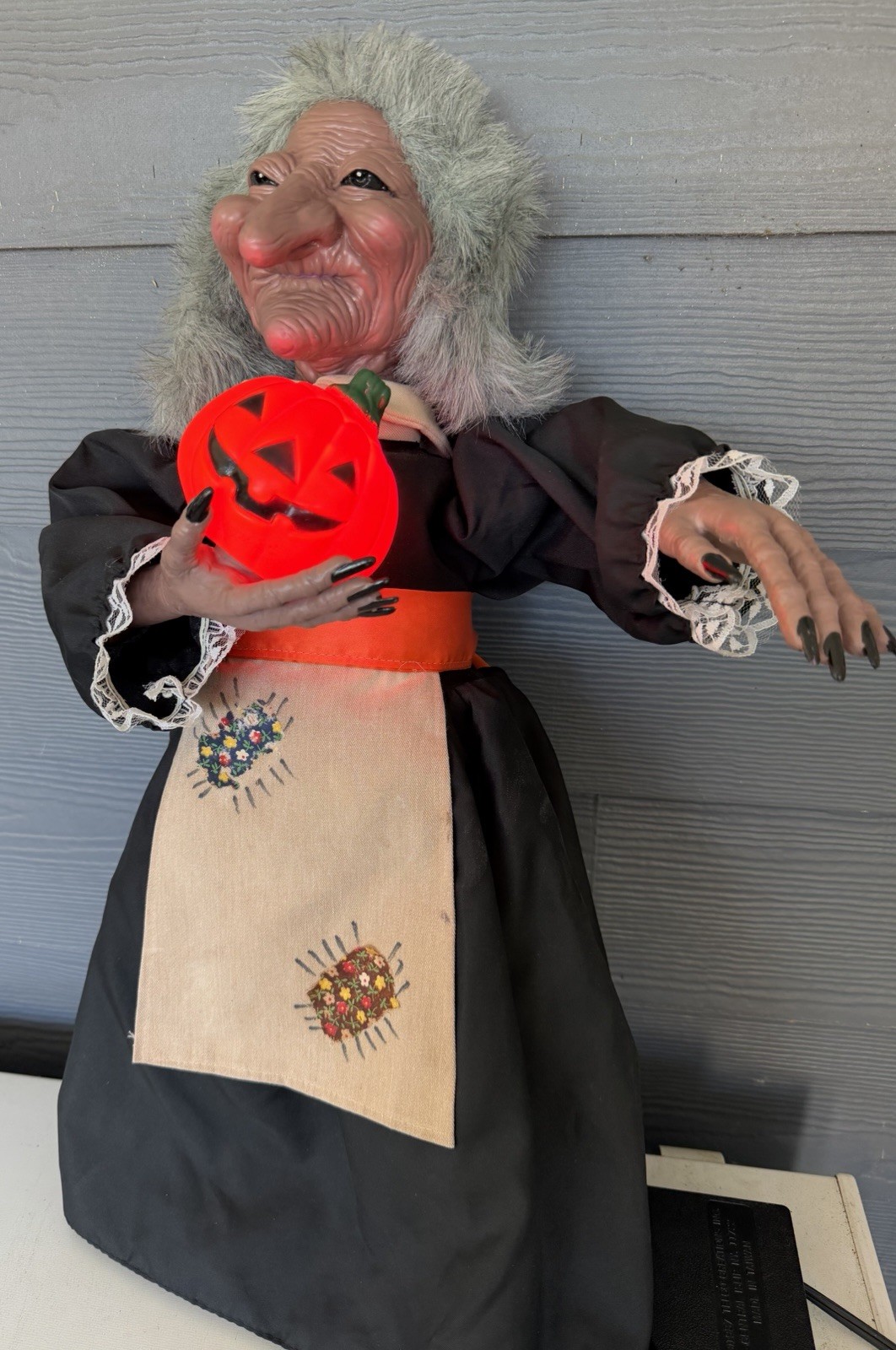 VTG Telco motionette Halloween Witch Lighted Pumpkin and head/arm move. Works