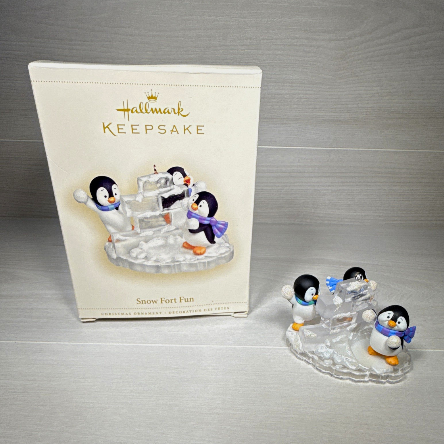 Hallmark Keepsake Snow Fort Fun Penguin Hanging Ornament 2006 MPN QXG2803 Hallmark Keepsake Snow Fort Fun Penguin Hanging Ornament 2006 MPN QXG2803