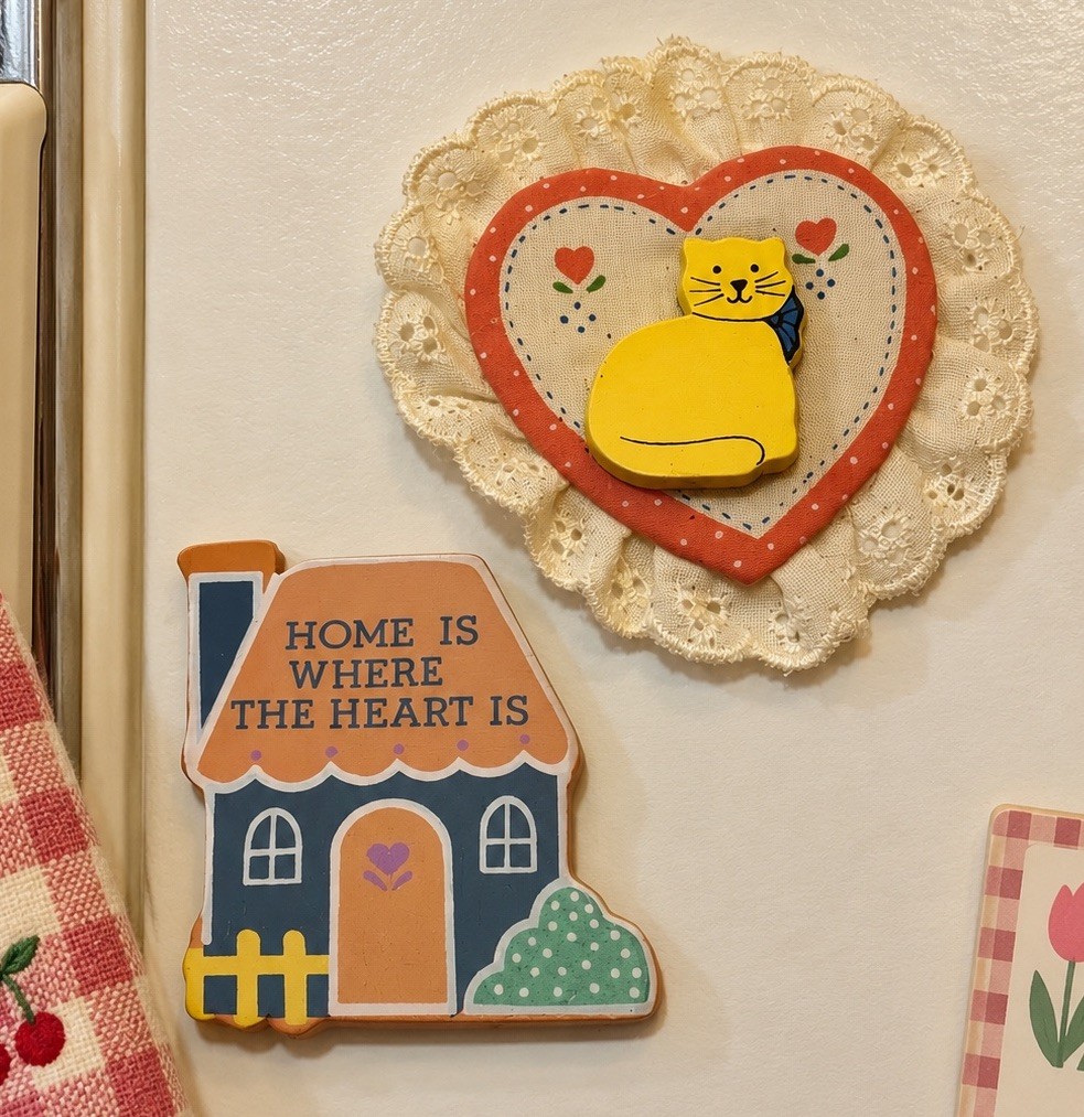 2 New Vintage Heart Refrigerator Magnets Russ Bertie Cat Cottage 80s Country 2 New Vintage Heart Refrigerator Magnets Russ Bertie Cat Cottage 80s Country