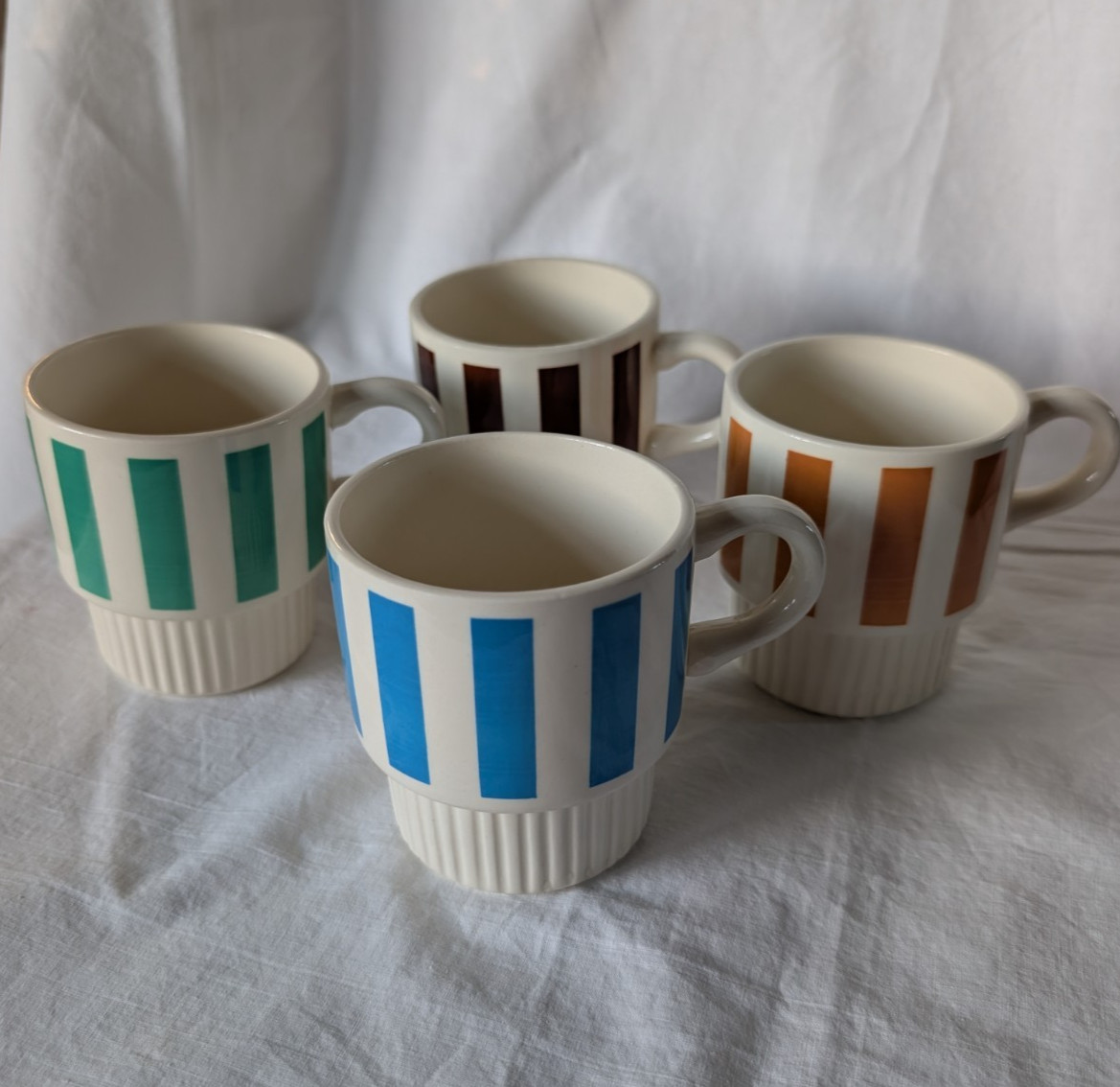 Vintage 1970s stackable coffee mugs vertical stripe ribbed base  lot of 4