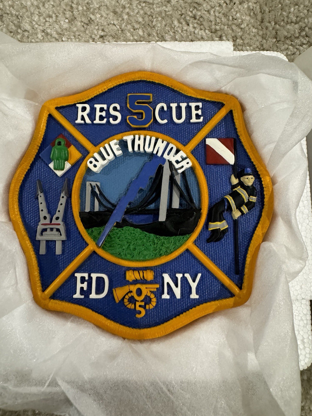 CODE 3 COLLECTABLES FDNY RESCUE 5 PLAQUE RESIN PATCH WITH BOX RARE