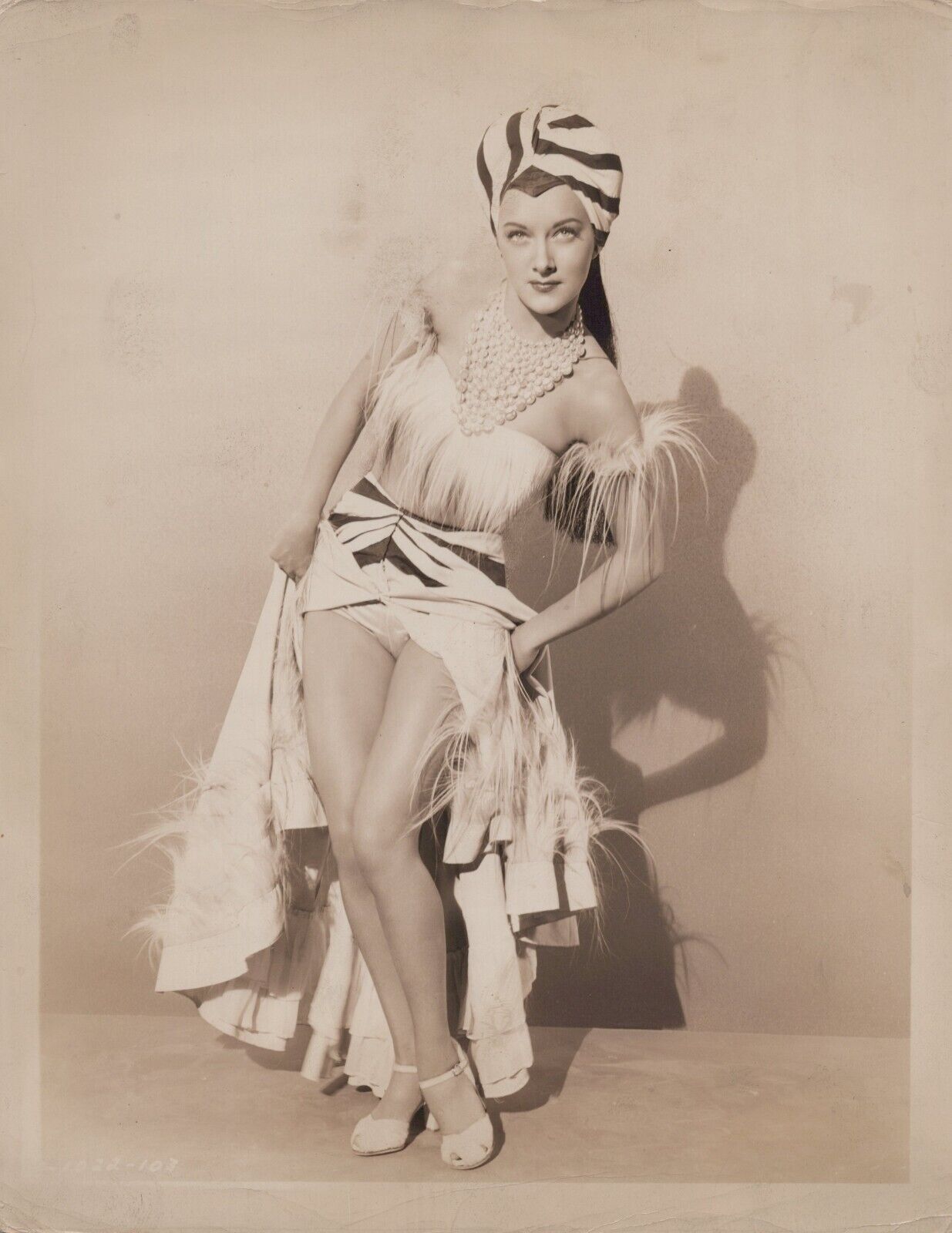 Unknow Woman (1920s)⭐🎬 Leggy Cheesecake Ziegfeld Show Girl Vintage Photo K 156