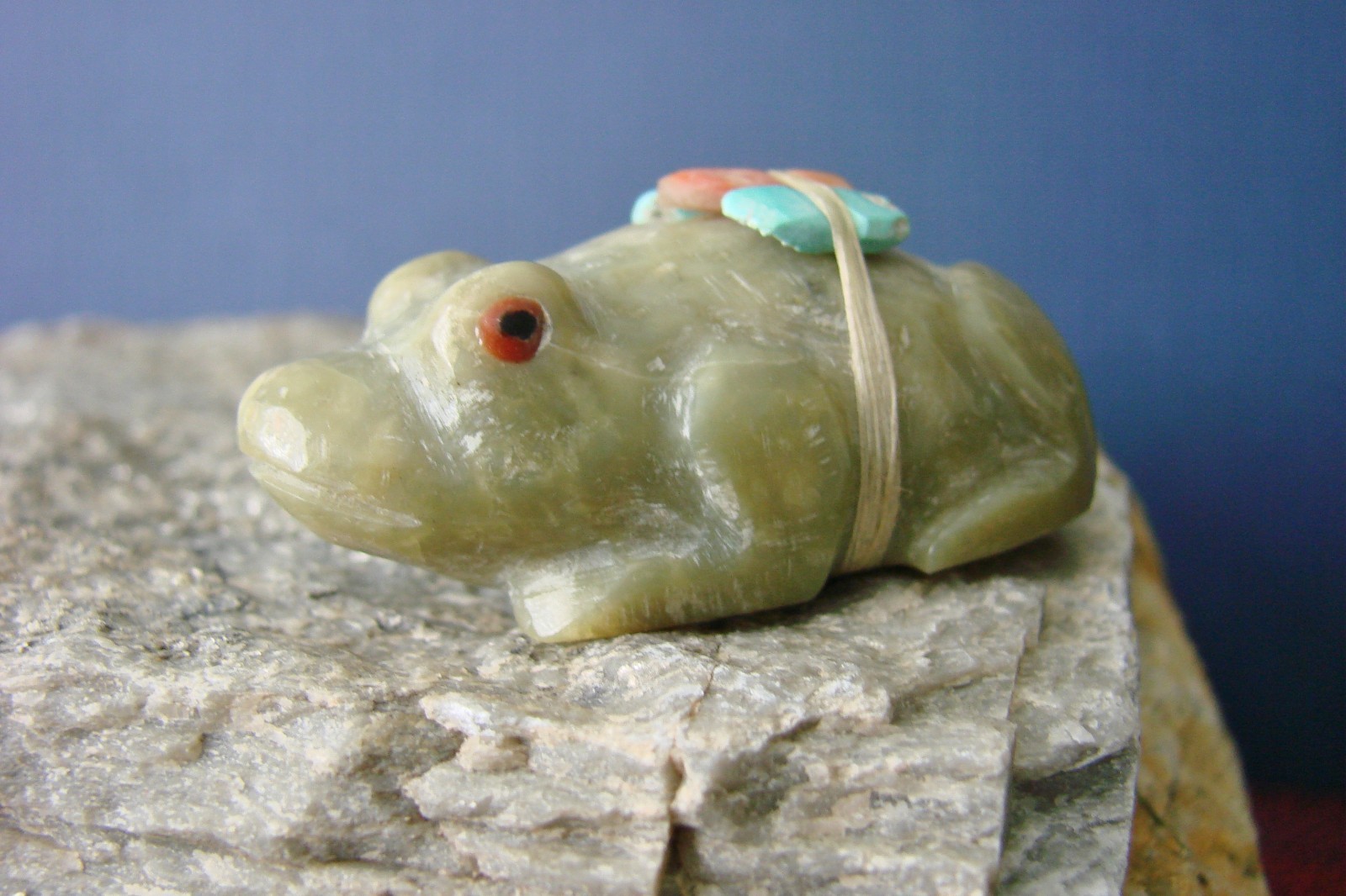 Rare Vintage Zuni Carved Serpentine Frog Fetish By Aaron & Thelma Sheche (d)