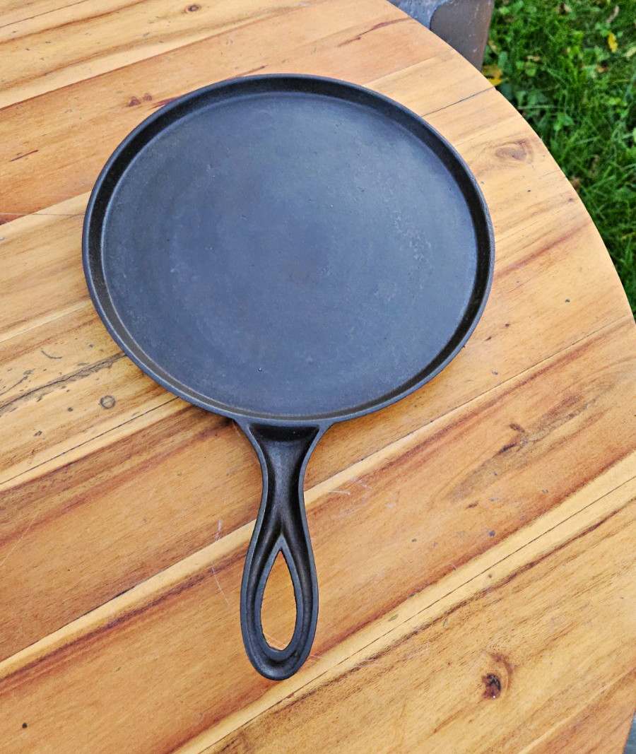 Antique 1800s Cast Iron Round Griddle Fancy Handle Heat Ring Restored Light 