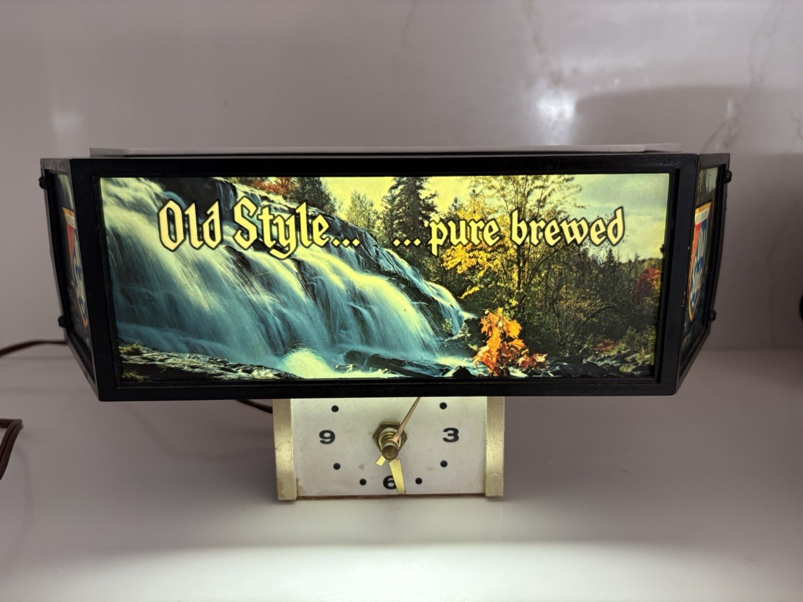 Vintage Heileman's Old Style Pure Brewed Lighted Beer Advertising Clock-Works