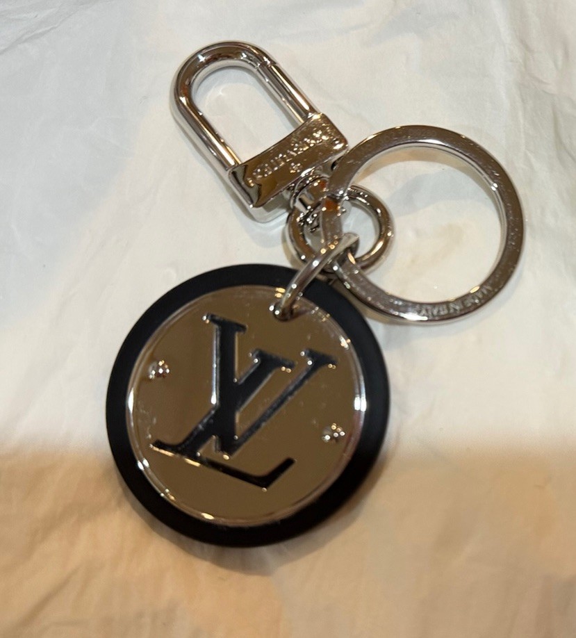 Louis Vuitton Authentic Metal Monogram Key Chain Porte Cles Illustré Bag Charm