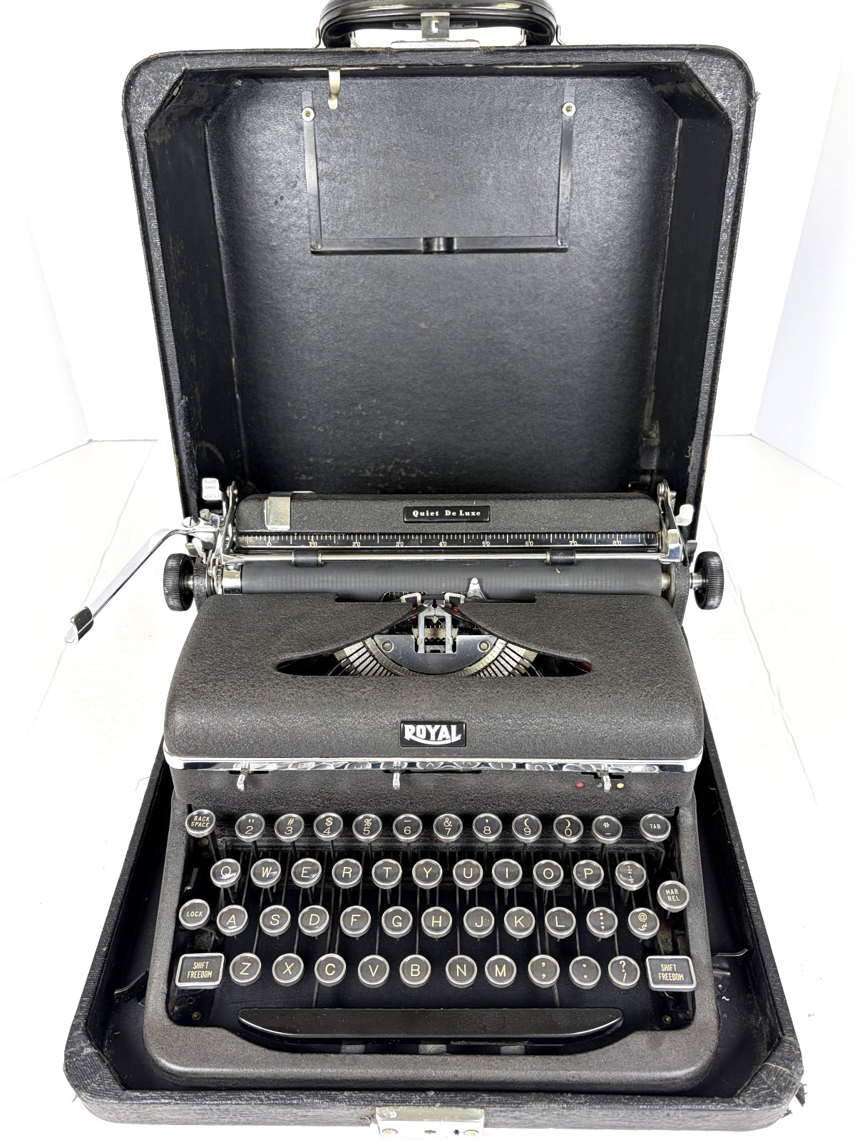 VTG 1946 Royal Quiet De Luxe Typewriter w/ Case / New Ribbon / WORKS - See Video