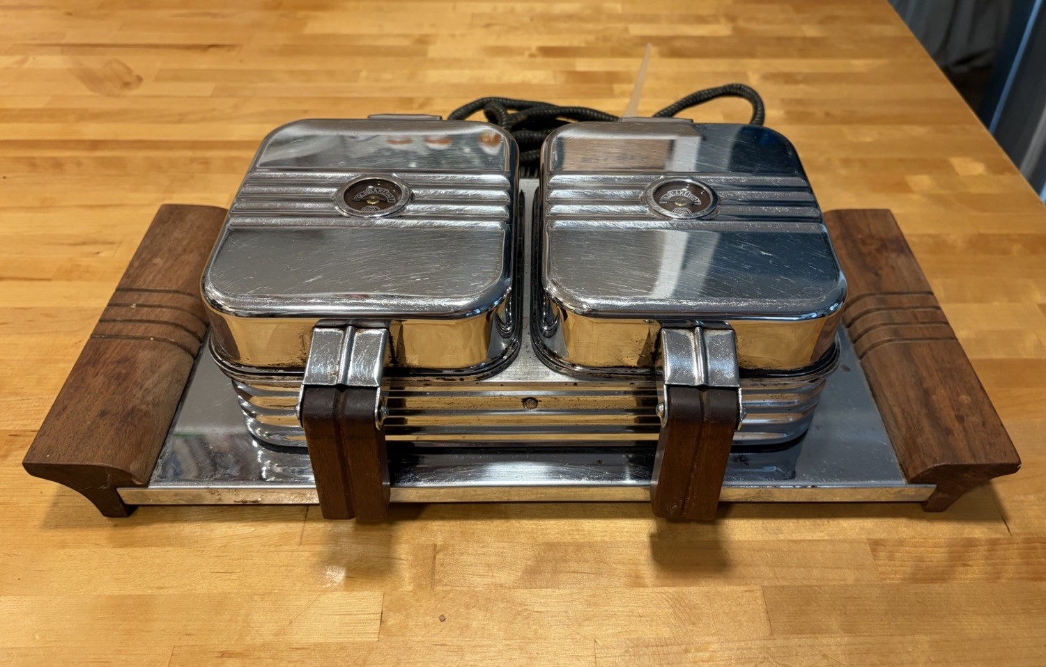 Vintage Montgomery Ward Art Deco Waffle Maker Model 86-4961 Chrome & Wood WORKS