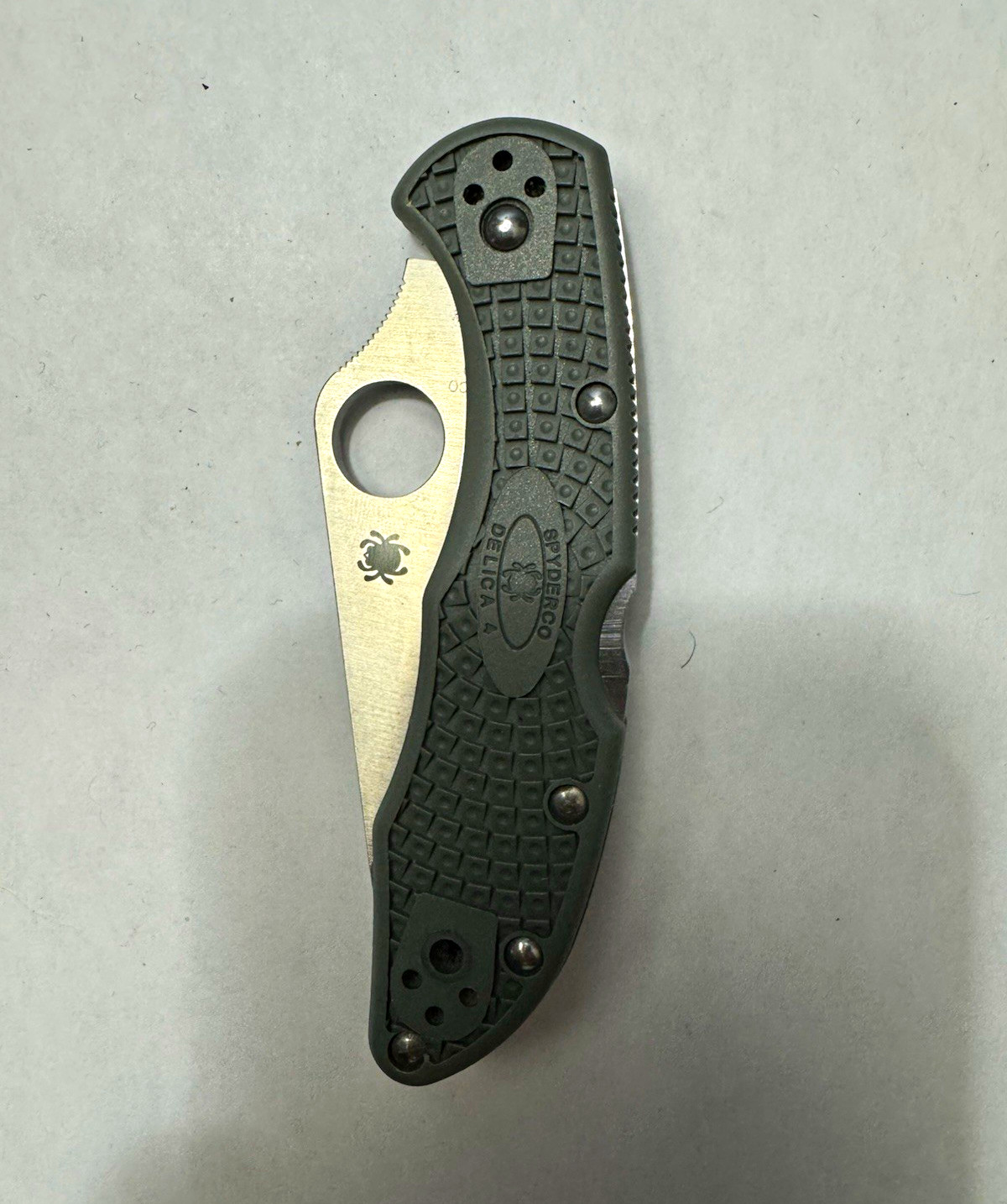 Spyderco Delica 4 Gray VG-10 Combo Edge Drop Point Lockback Manual Knife