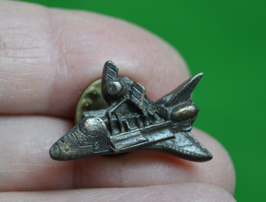 Vintage NASA Pin Space Shuttle Deploying Satellite From Payload Bay,R22