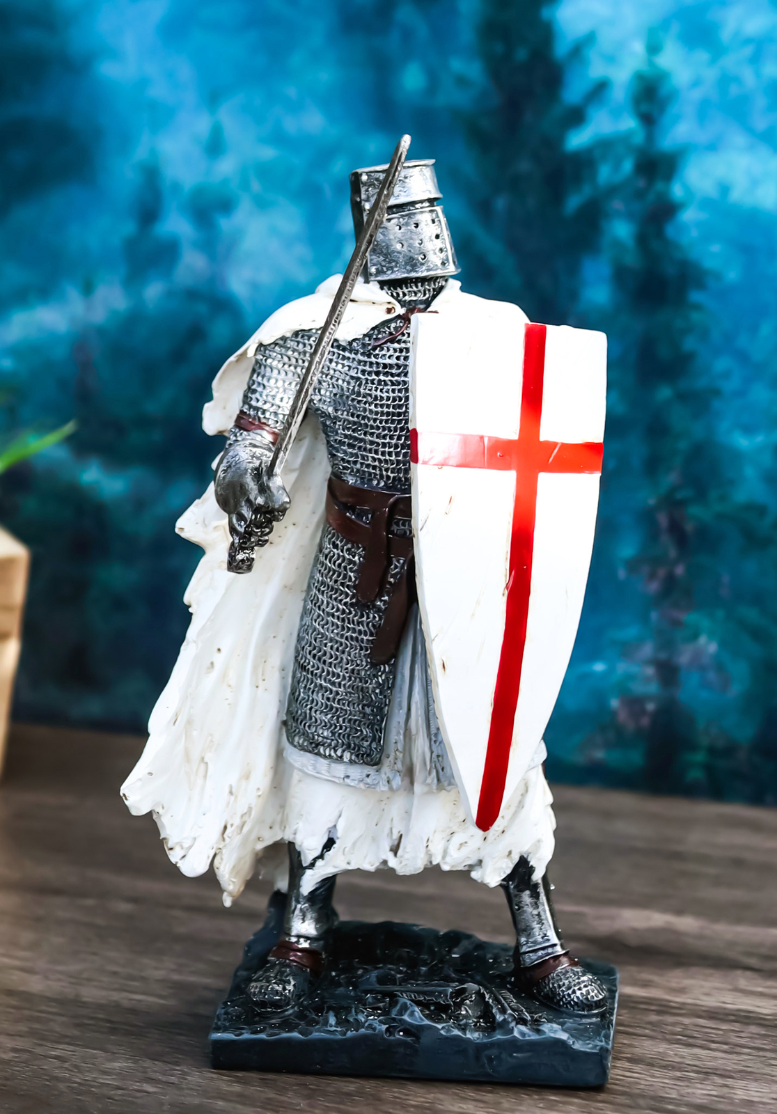 Templar White Cloak Medieval Crusader Swordsman Knight W/ Cross Shield Figurine