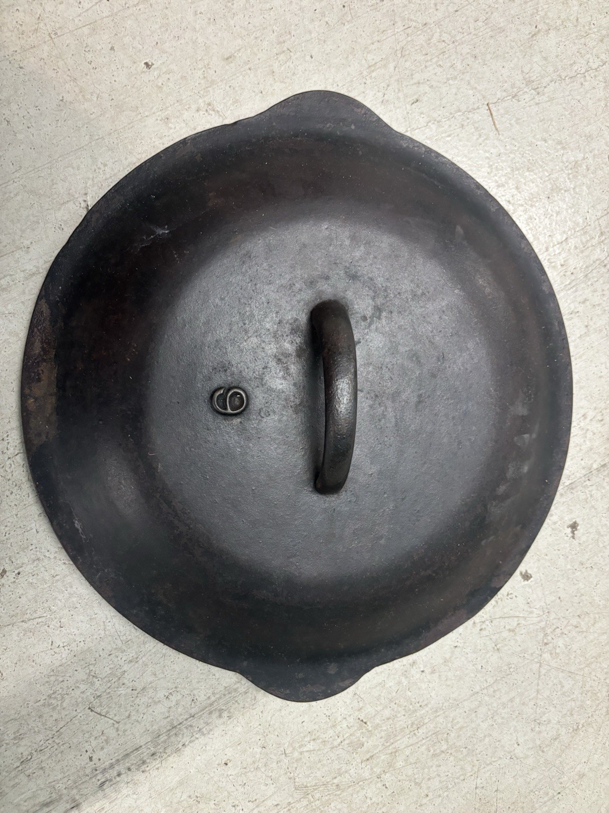 Vintage Lodge cast iron raised #9 skillet lid NO ARCH LOGO