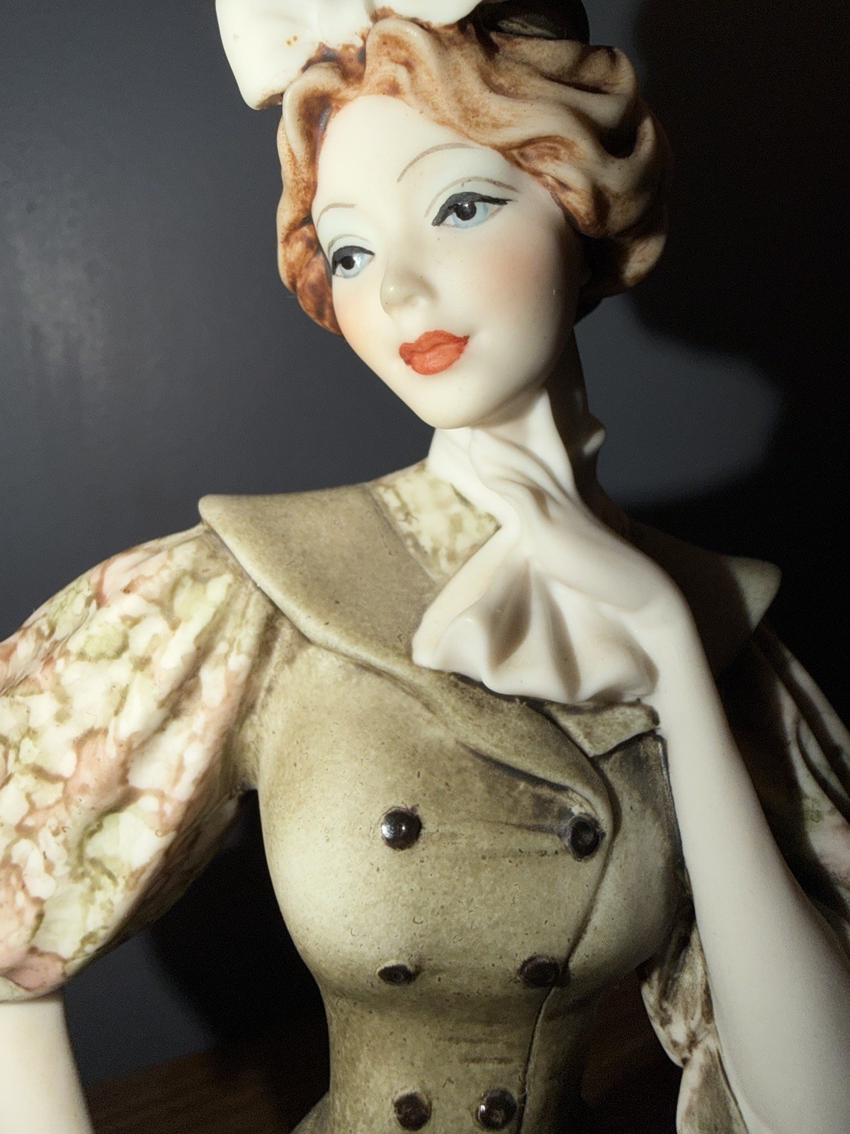 VINTAGE-Giuseppe Armani - Lady With PARASOL- Figurine Florence - 832C- 13” Tall