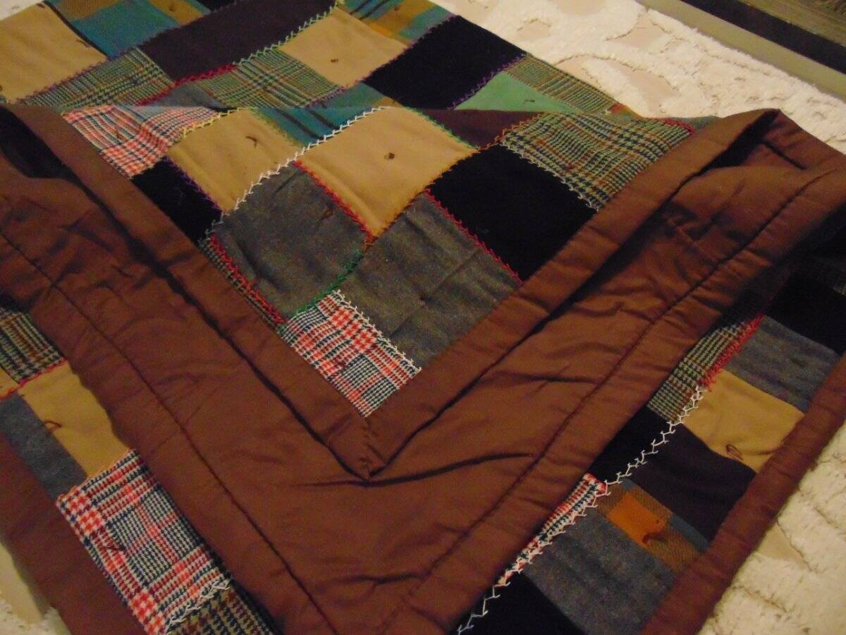 vintage 1940-50's handmade WOOL PATCHWORK CRAZY QUILT feather embroidery 61