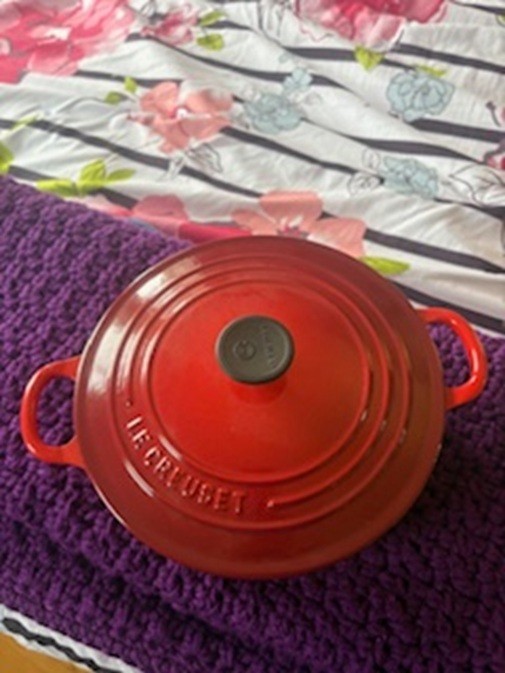 Vintage Le Creuset  Round Dutch Oven 3.5 Qt / 22 cm Cerise Red Made in France