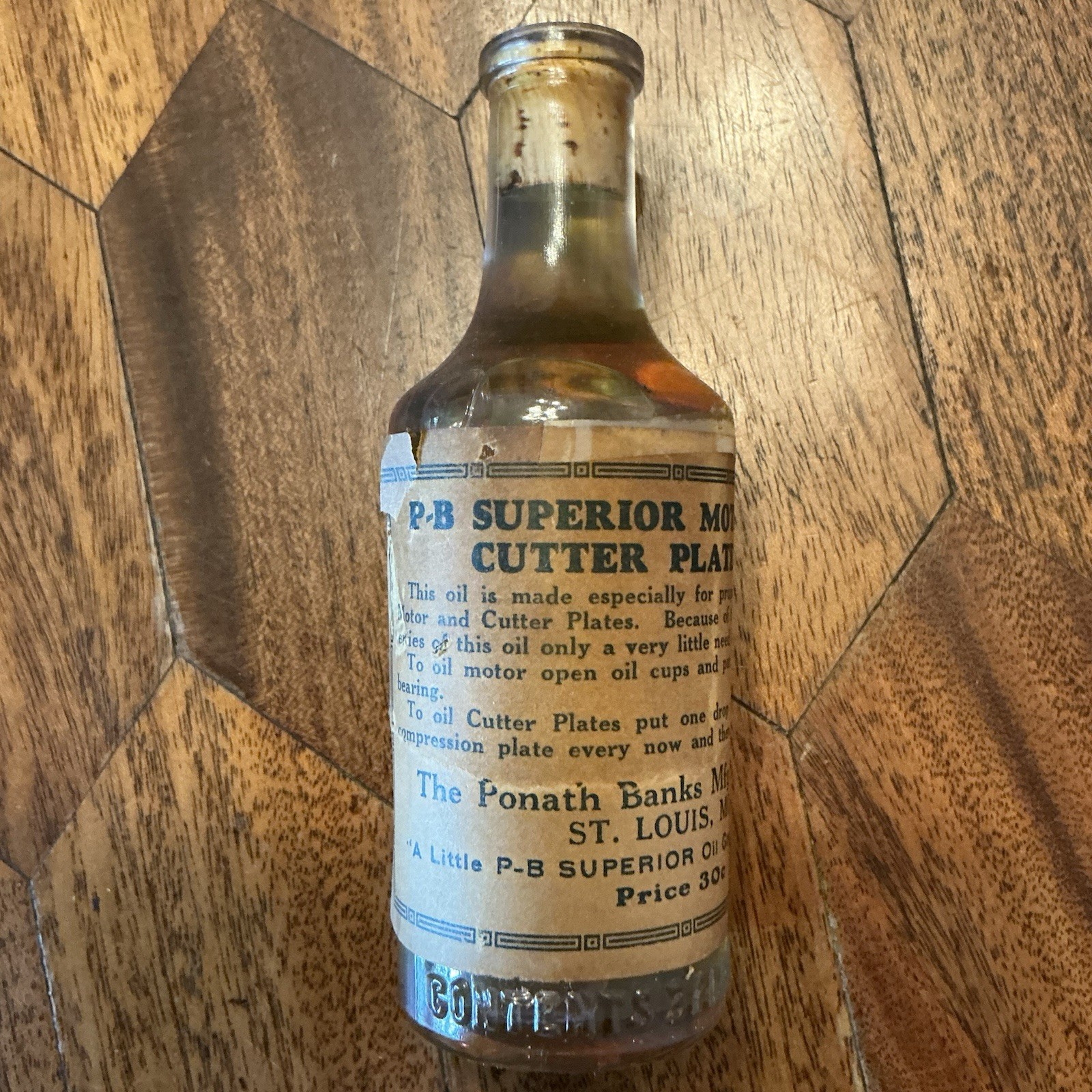 VINTAGE P.B Superior Motor Cutter Plate Oil Bottle St. Louis Missouri 30 Cents