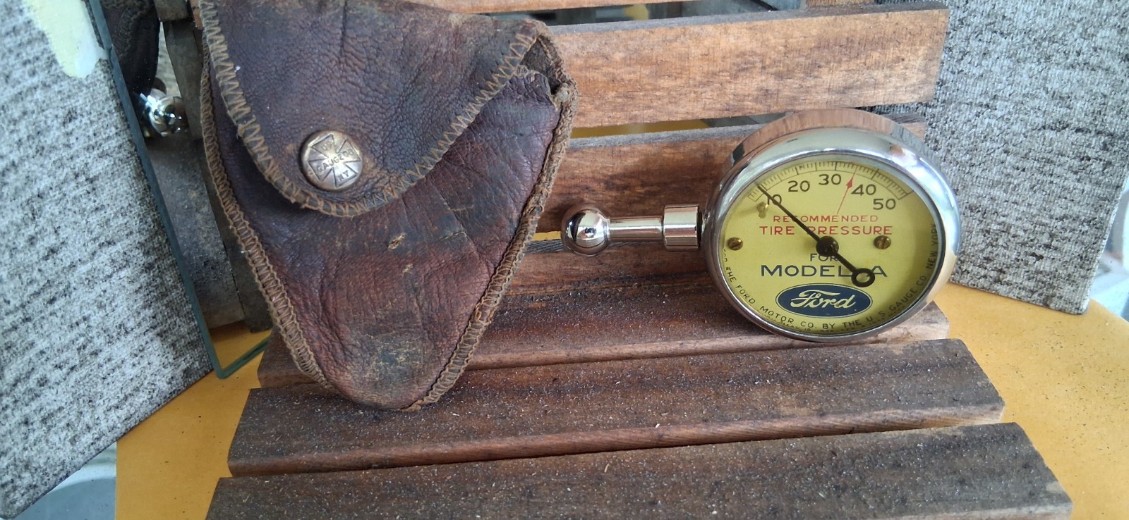 Pristine US Vintage Model A Tire Gauge Antique Leather Snap Pouch Display Parts
