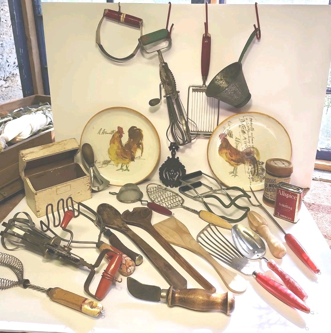 Lg Lot of Vintage Kitchen Utensils Tools Gadgets Farmhouse Primitive Decor- e6