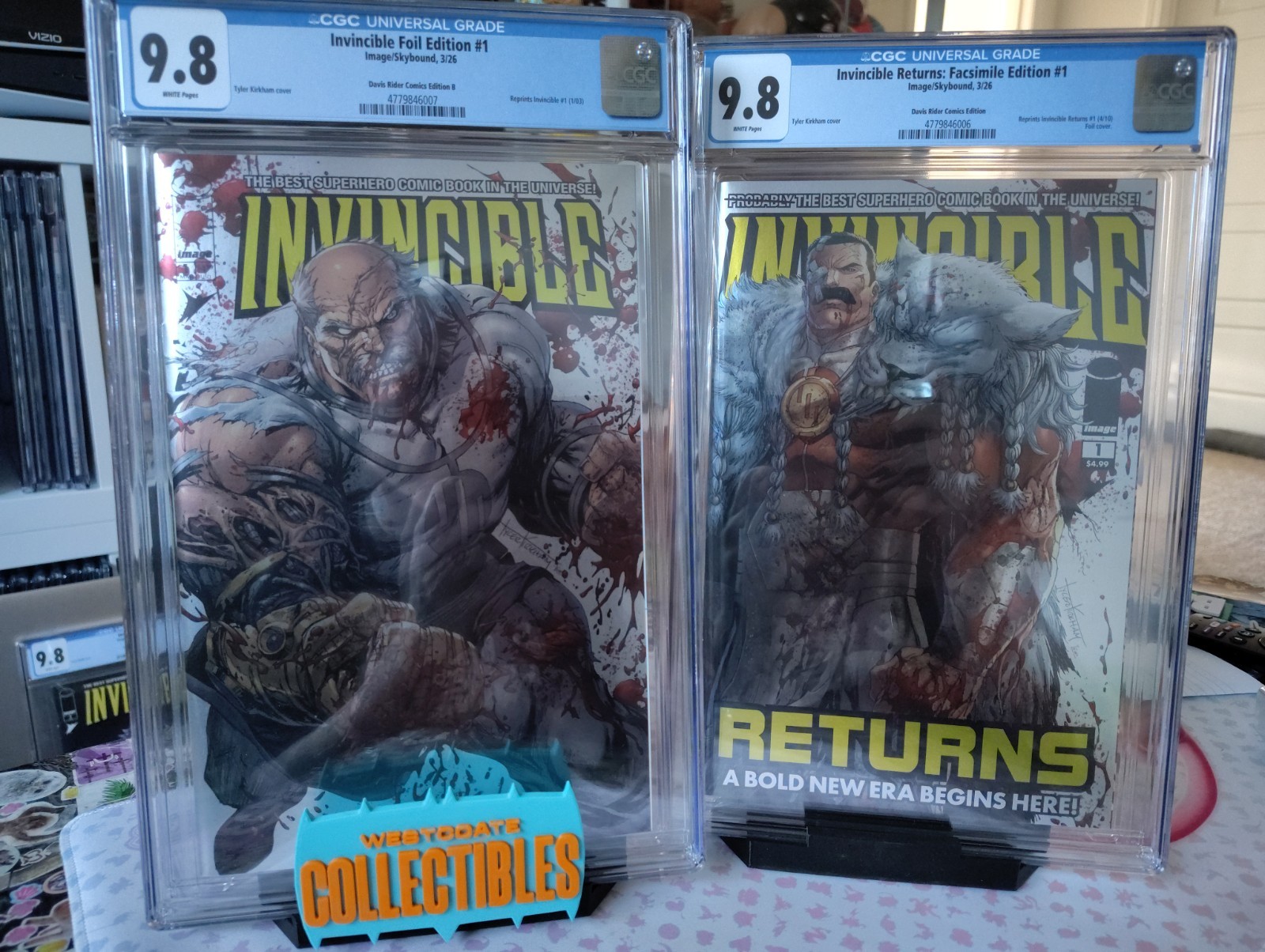 Invincible 1 & Returns CGC 9.8 Set Kirkham Battle Damage Thragg Conquest Foil