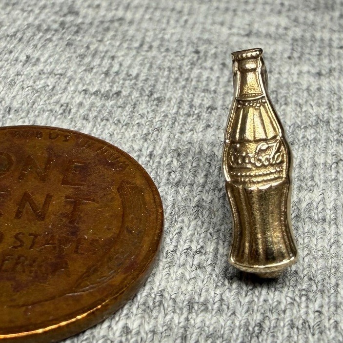 Vintage - COCA-COLA 10K Solid Gold EMPLOYEE SERVICE PIN Lapel 