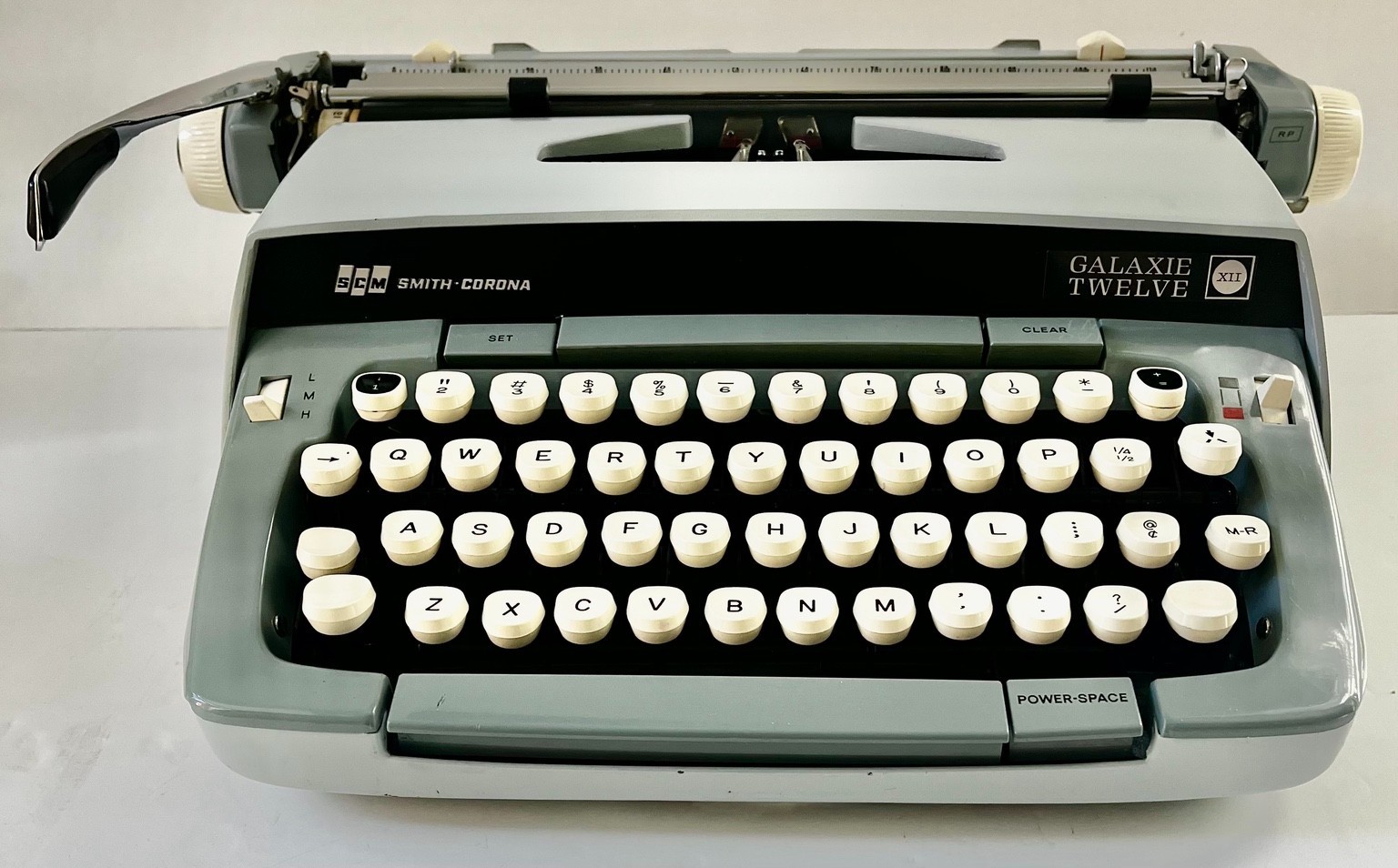 VTG 1973 Smith Corona Galaxie 12 SERVICED Typewriter Moonstone Gray Pica w/ Case