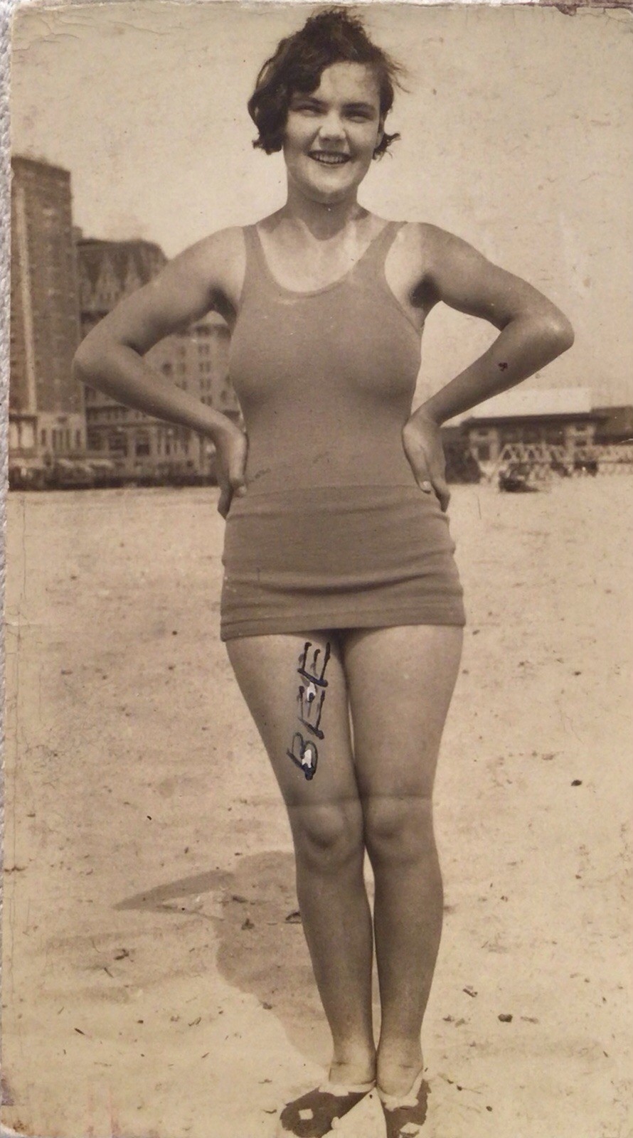 1920’s Candid PHOTO Pretty Young Lady Flapper Swimsuit Beach Vintage