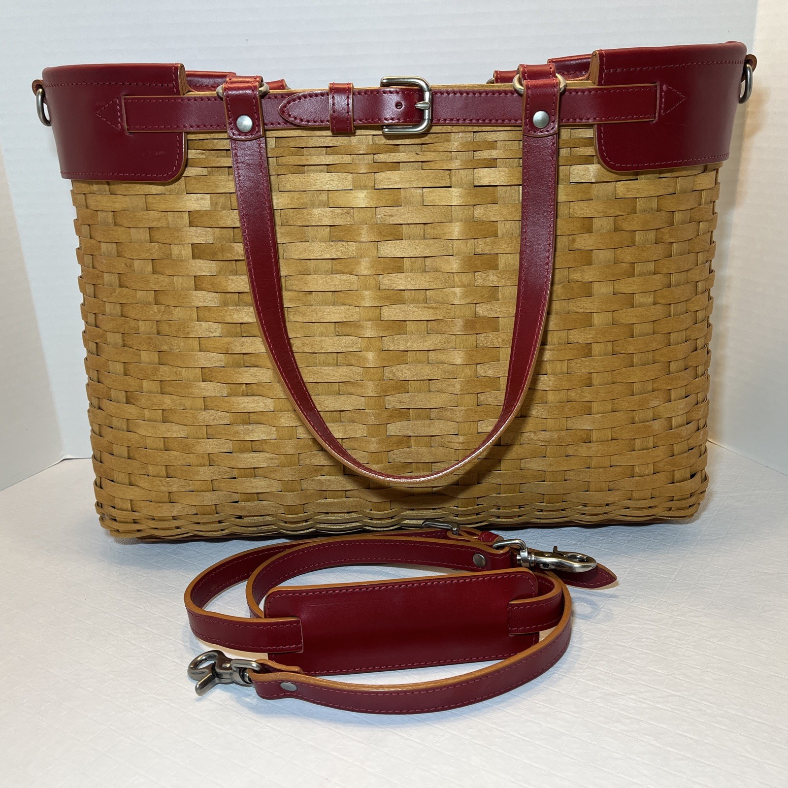 Longaberger 2006 Sister’s Carrier Tote w/ Red Leather Handles, Strap & Trim. 