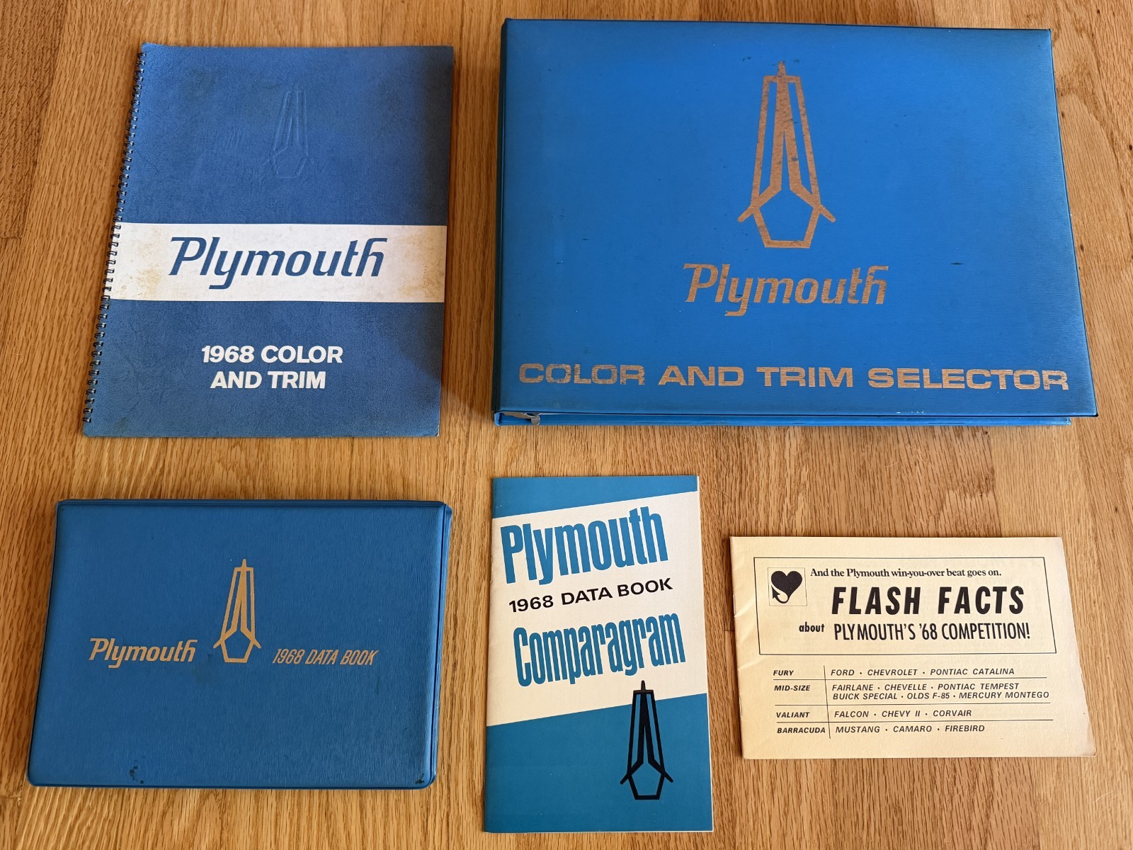 1968 Plymouth Dealer DATA BOOK  & COLOR AND TRIM SELECTOR Album Road Runner/GTX