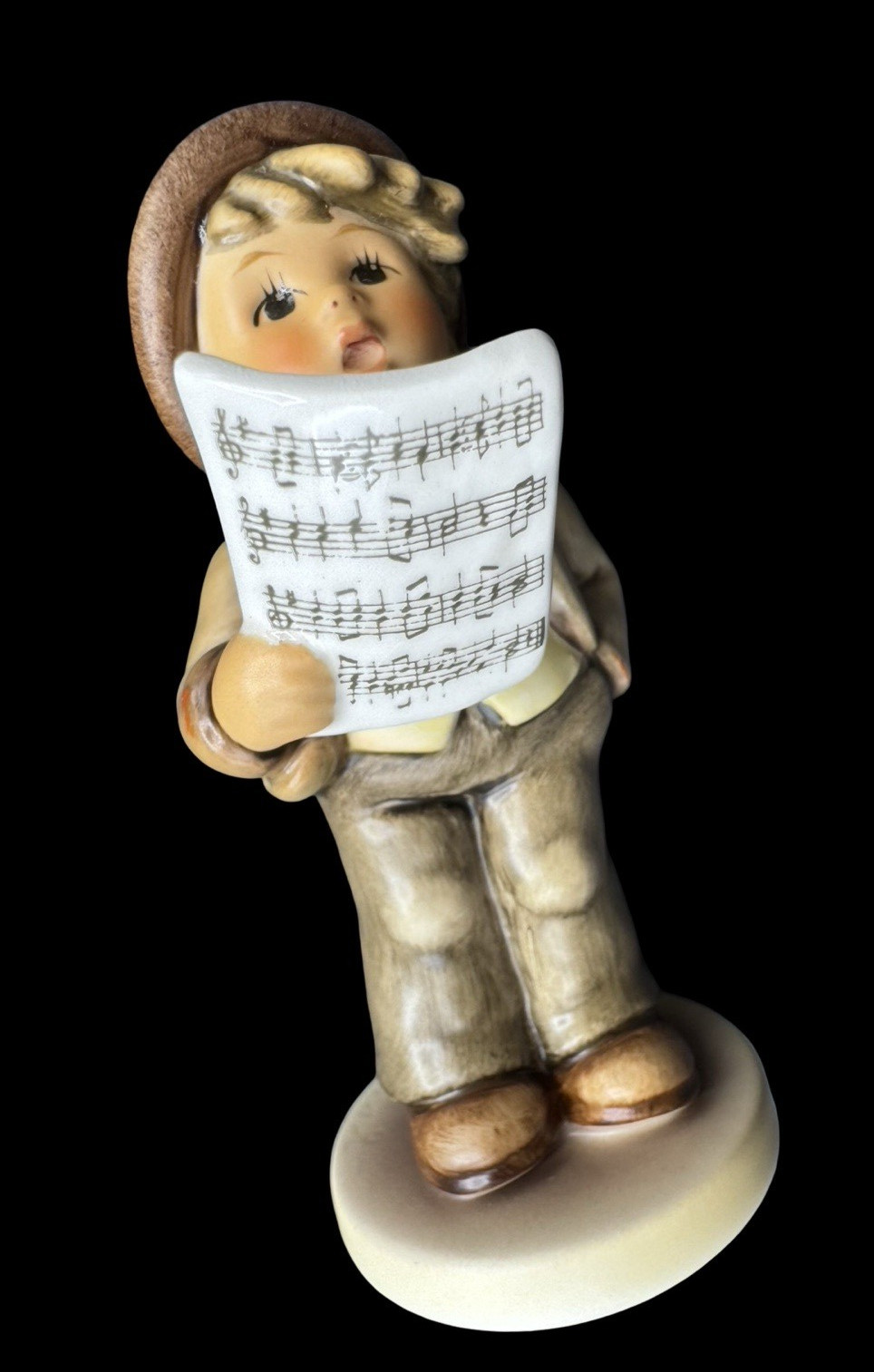 Hummel 846 Hitting the High Note Club Exclusive Singing Figurine 4\