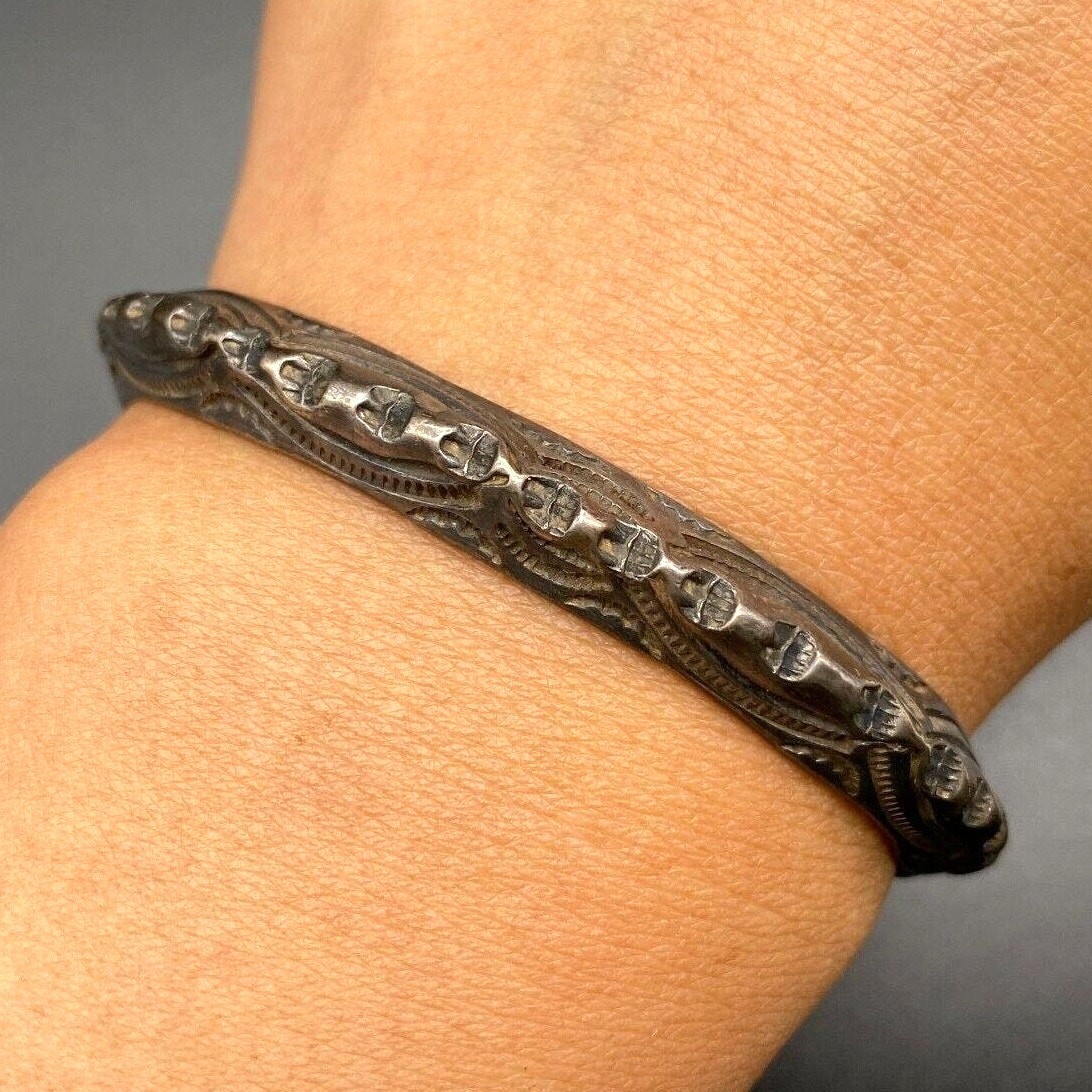 Vintage Navajo Native Hand Stampwork Carinated Silver Bracelet Cuff 6-1/2\