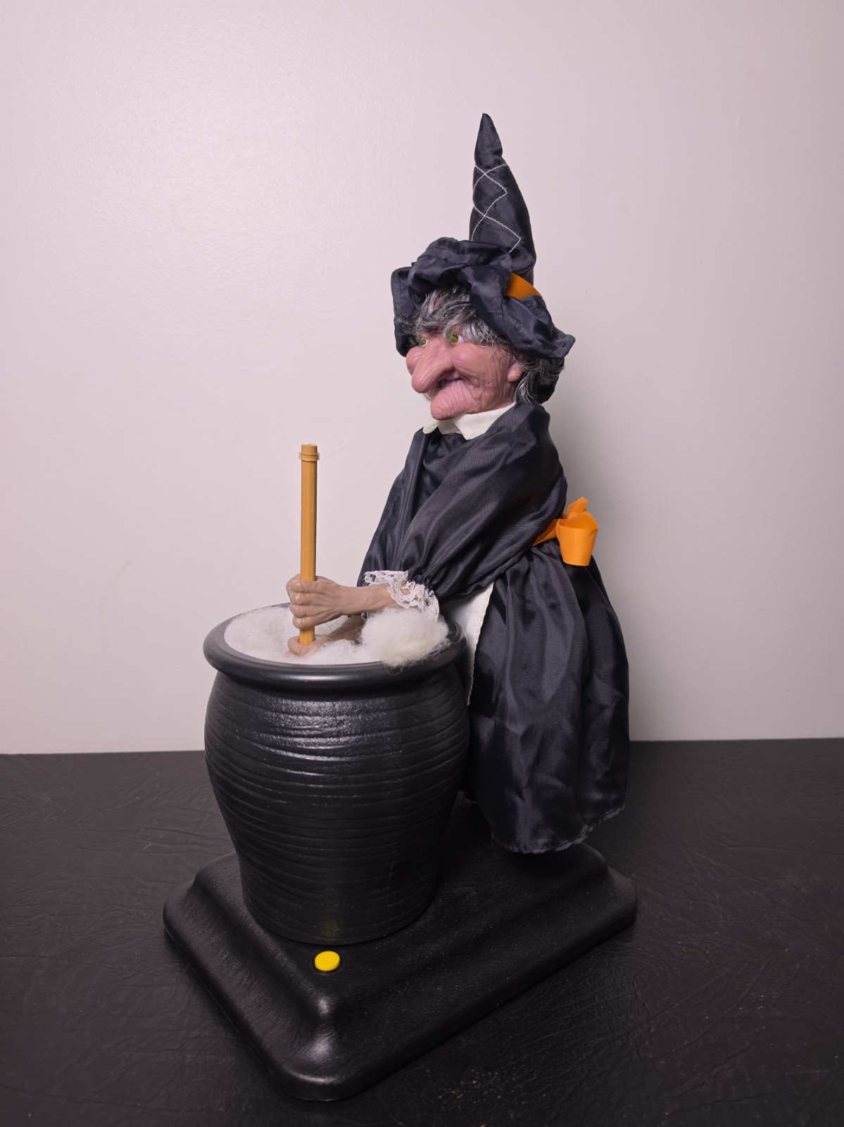 Vintage 95 Gemmy Talking Animated Stirring Witch Eyes Light Up Halloween Factory