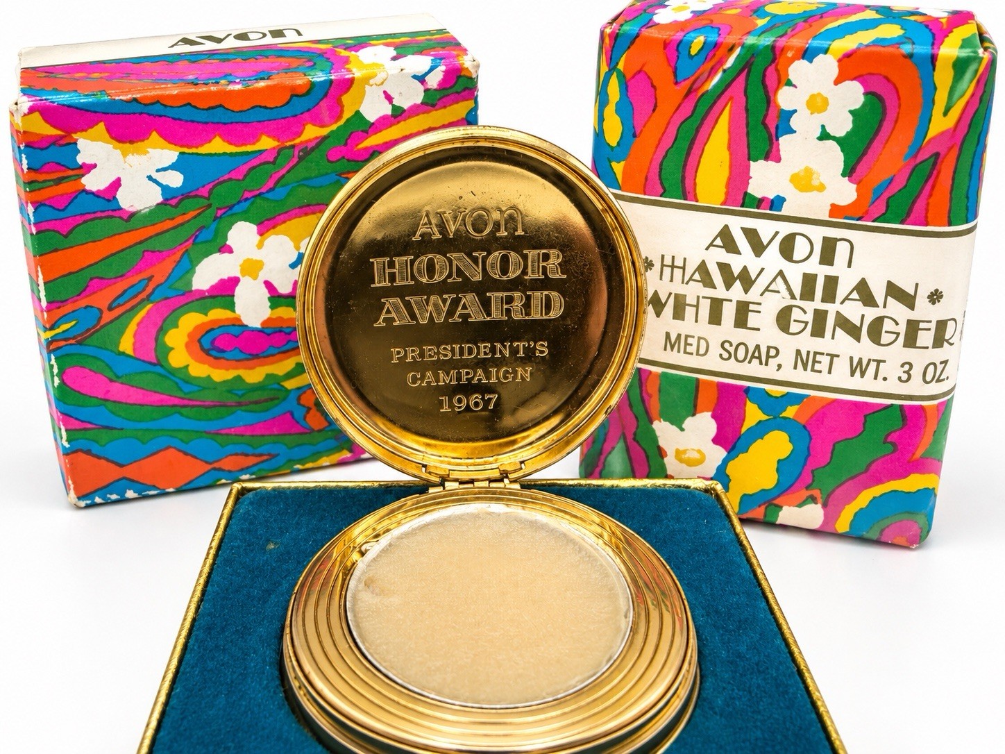 Rare 1967 Avon President’s Campaign Honor Award Compact NOS w/ Original Bo