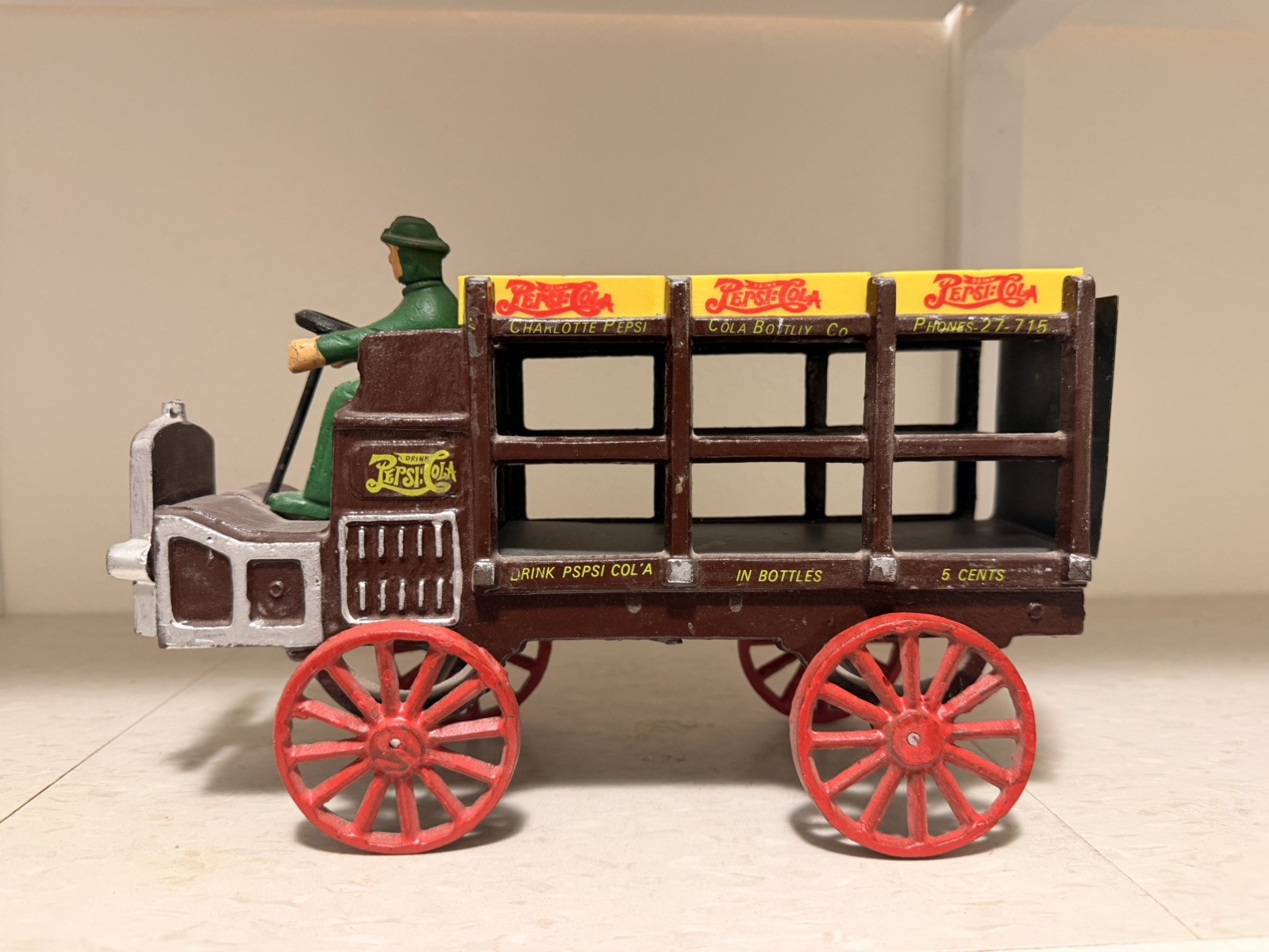 CAST IRON VINTAGE PEPSI COLA DELIVERY TRUCK WAGON W/SODA CRATES