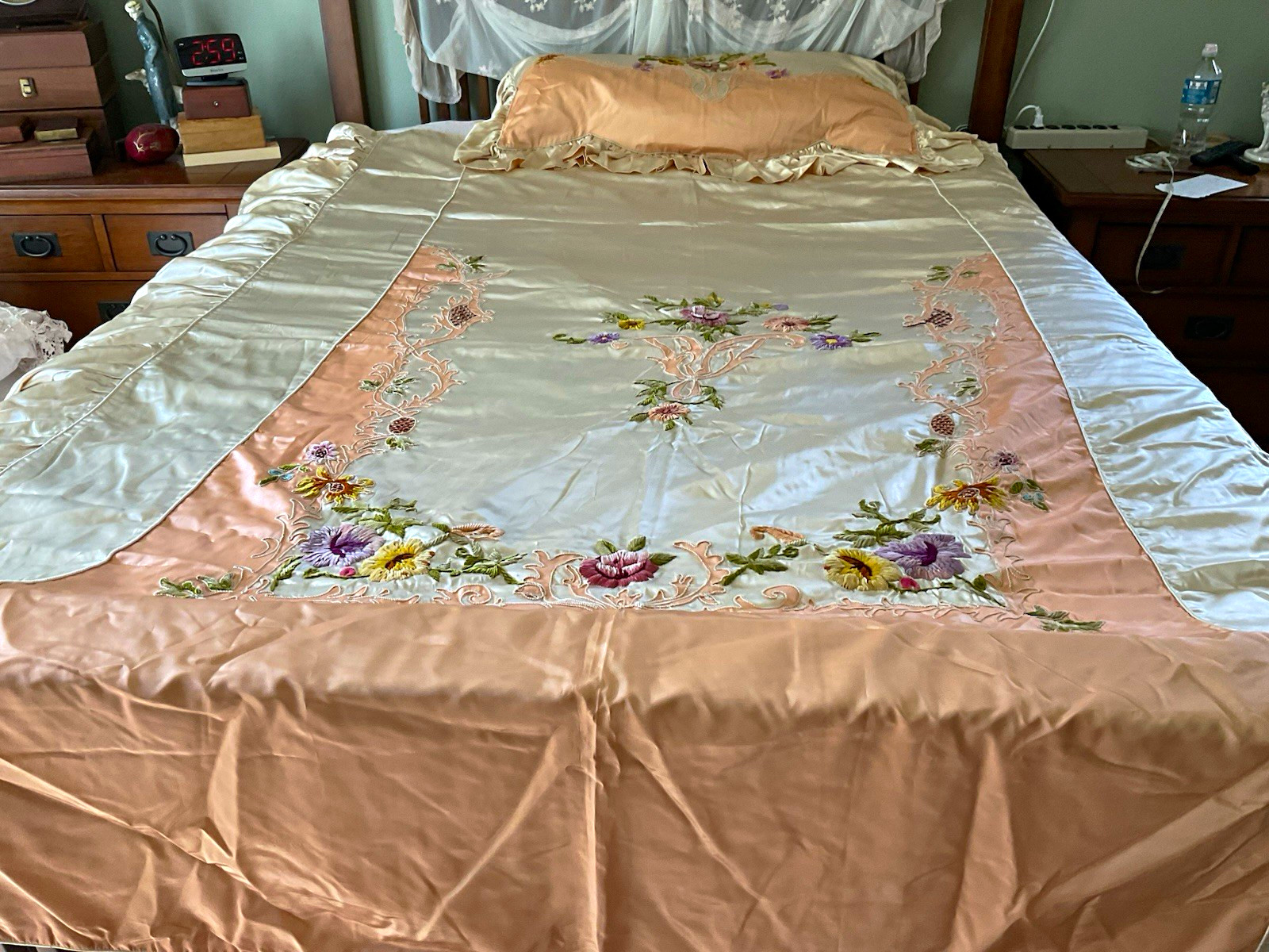 1920s stunning satin peach ivory hand stitched boudoir bed set w/curtains 86”