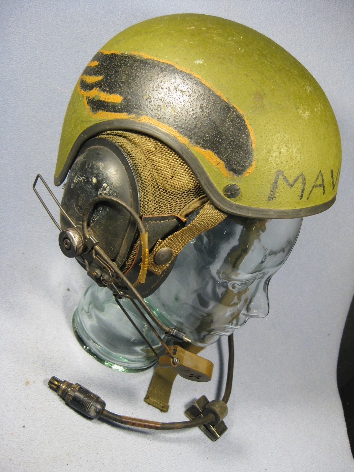 Vintage US. 1970\'s Gentex DH-132 CVC Combat Vehicle Crew Helmet painted Wings