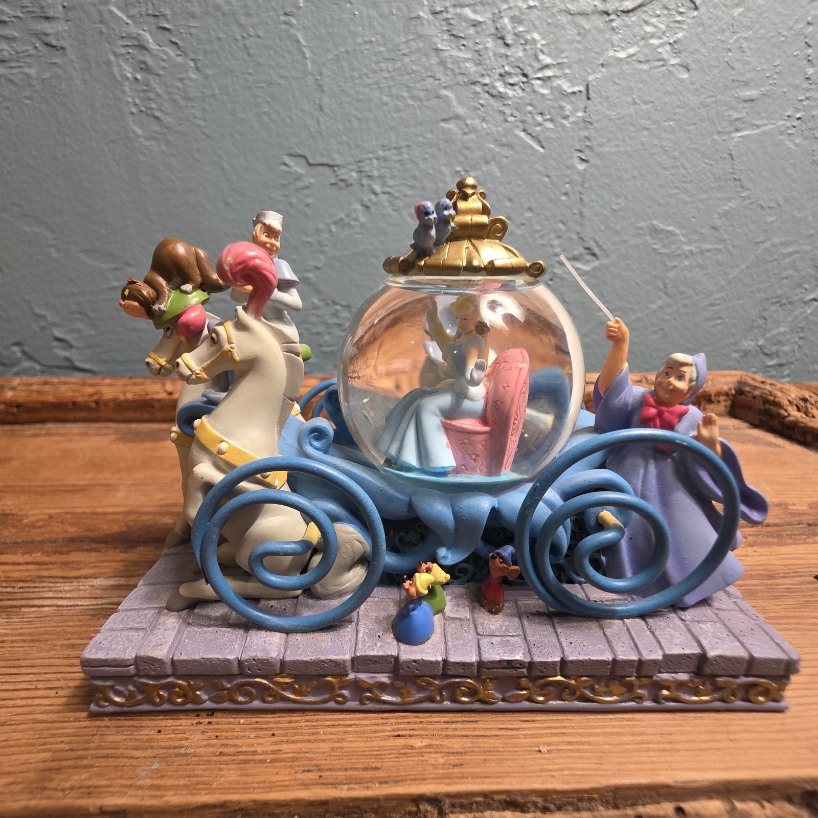 Damaged Disney 50th Anniversary Musical Snow Globe Carriage with Cinderella