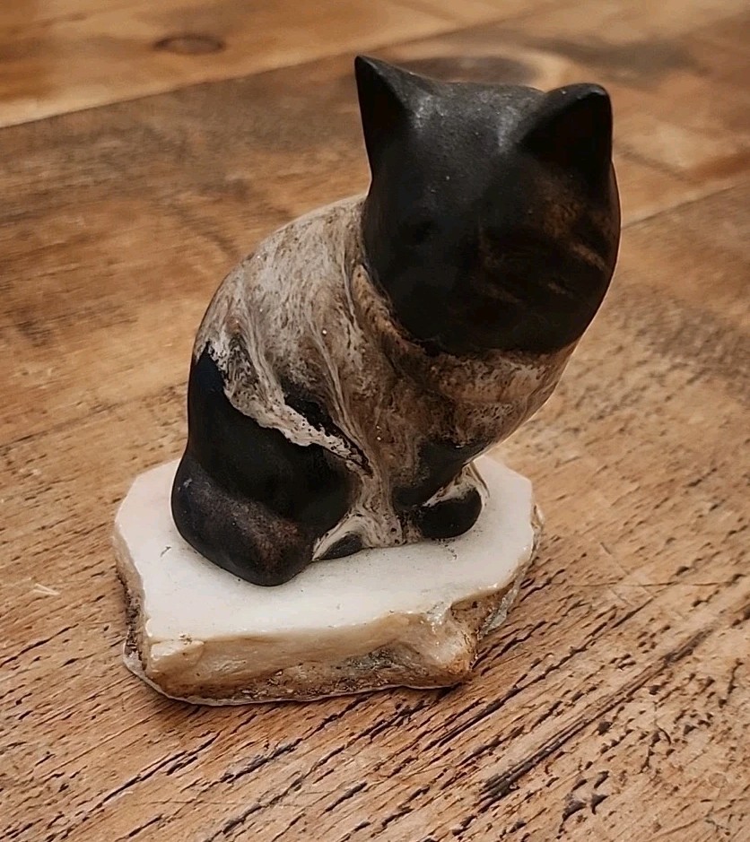 Vintage Maigon Daga Modernist Cat Figurine Sad Frown Face, 3.5\