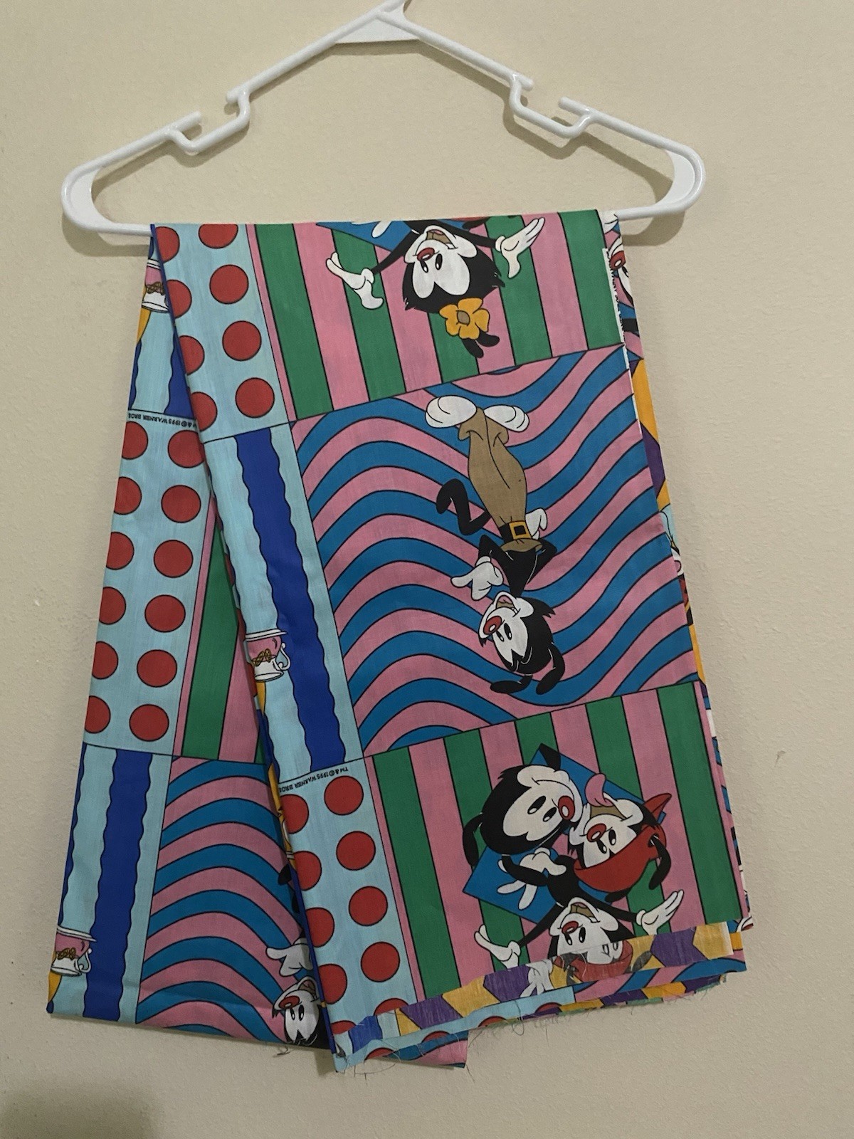 New VTG 1995 Animaniacs Warner Bros Yakko Wakko Dot Fabric 2.33 yards WB 86x44