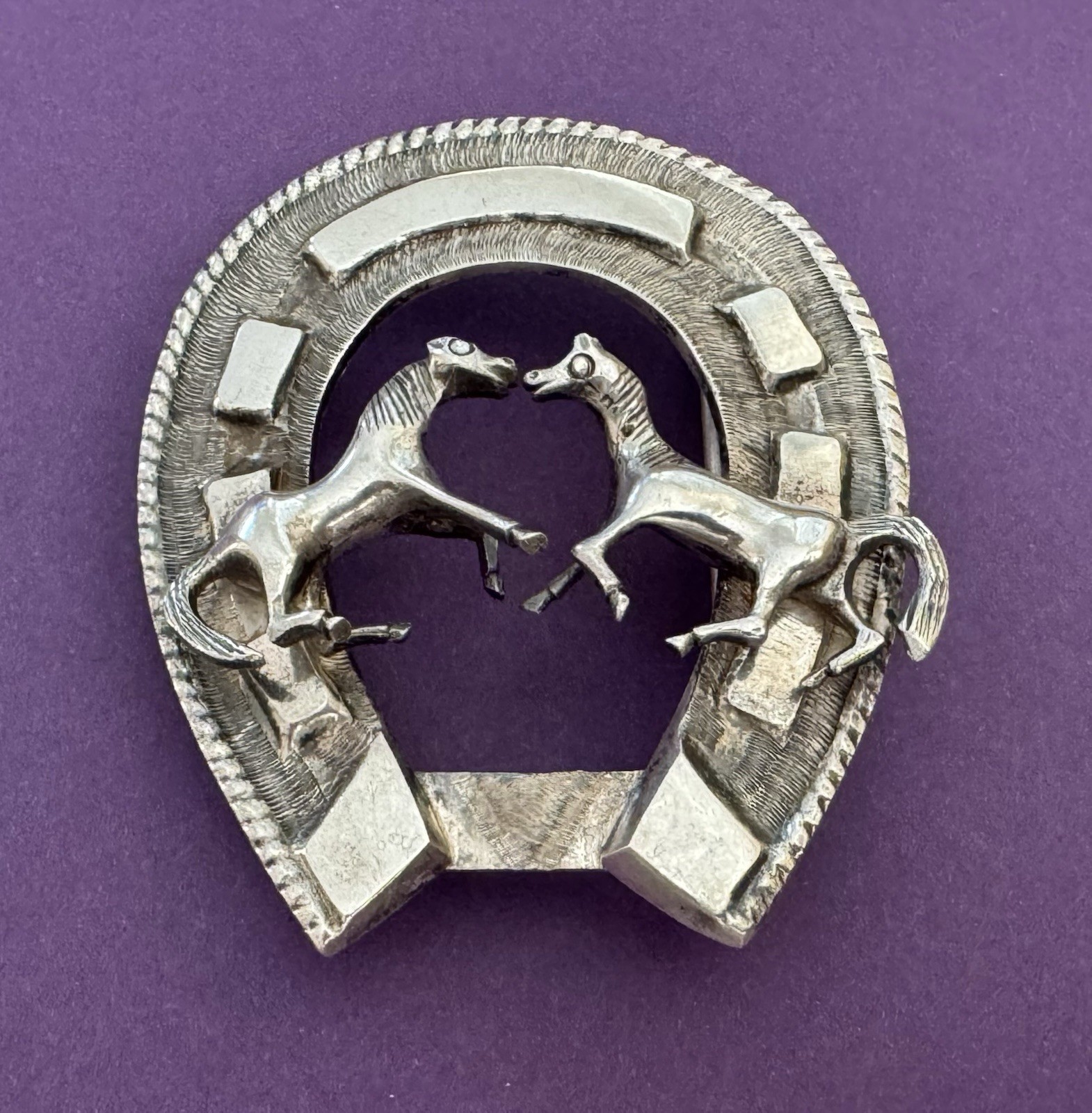 VTG Old Western Unbranded Sterling Silver Lucky Horseshoe & Horses Belt Buckle